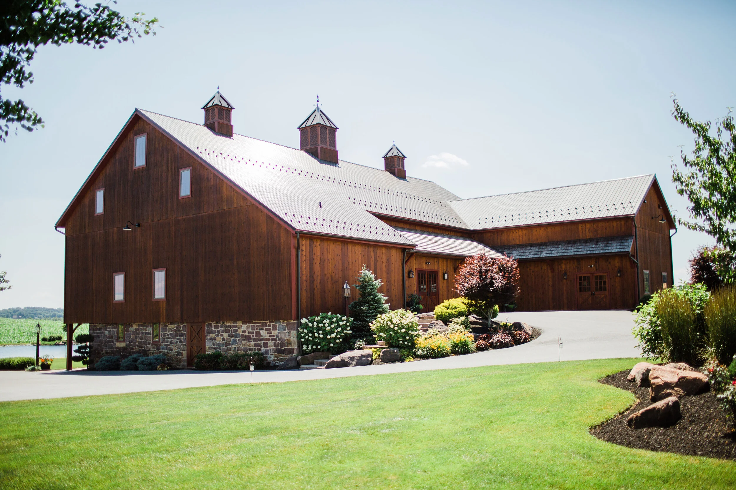 Harvest-View-Barn-Wedding-Photographer-13.jpg
