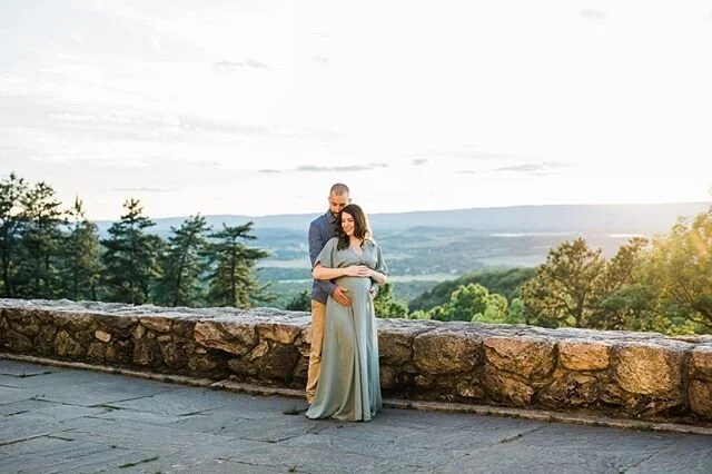 Last night was so refreshing! I&rsquo;m so thankful I was able to get back out there and do what I love. Courtney and Seth are expecting their baby girl in August!

#harrisburgweddings #centralpaweddings #paweddingphotographer #centralpaweddingphotog