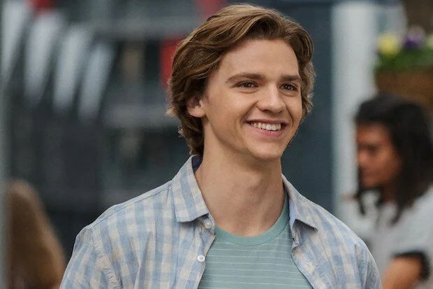 Watch: Joey King and Joel Courtney Announce ‘The Kissing Booth 3’ Premiere Date
