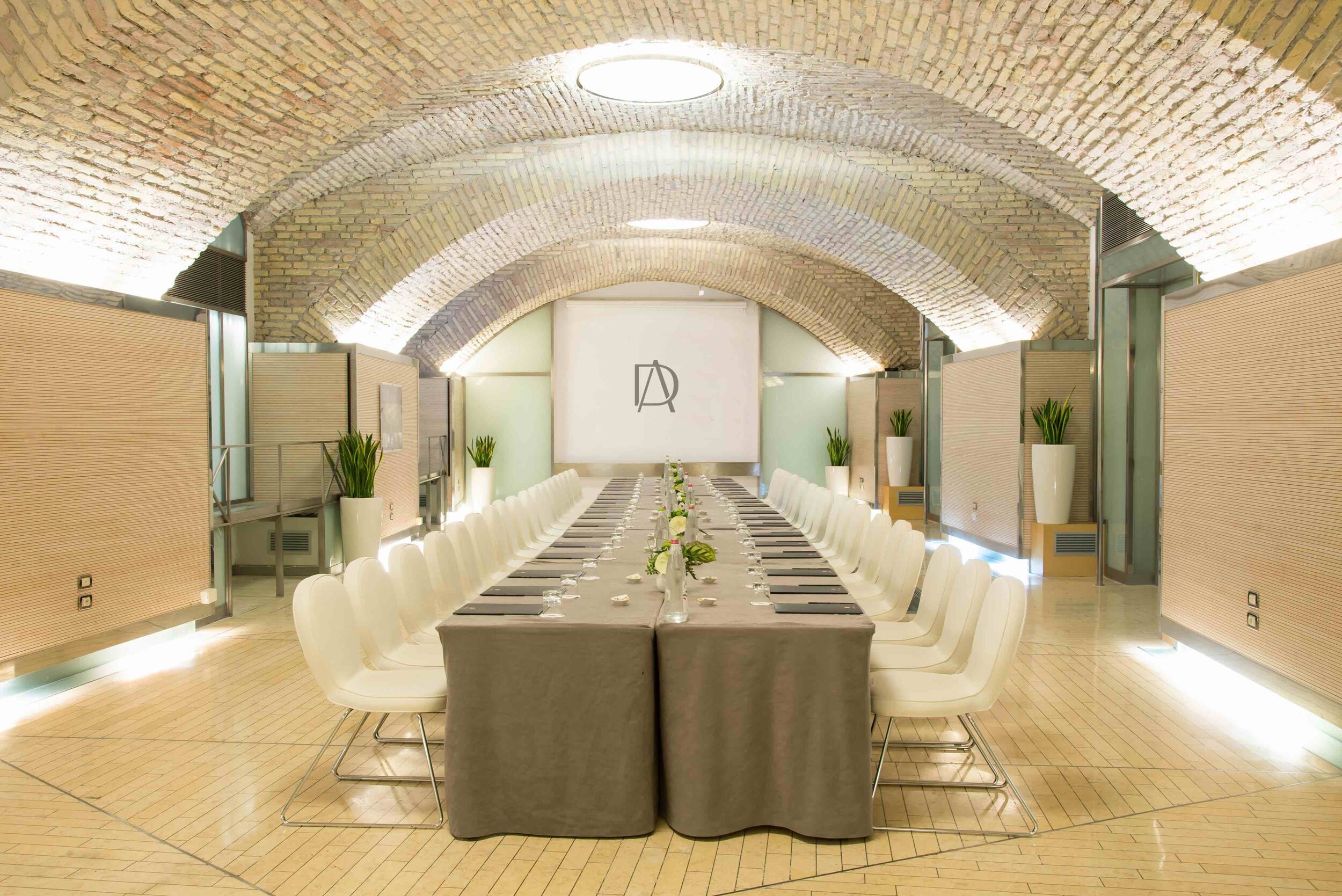 naiadi-meetings-diocleziano-board-table-4026-x.jpeg