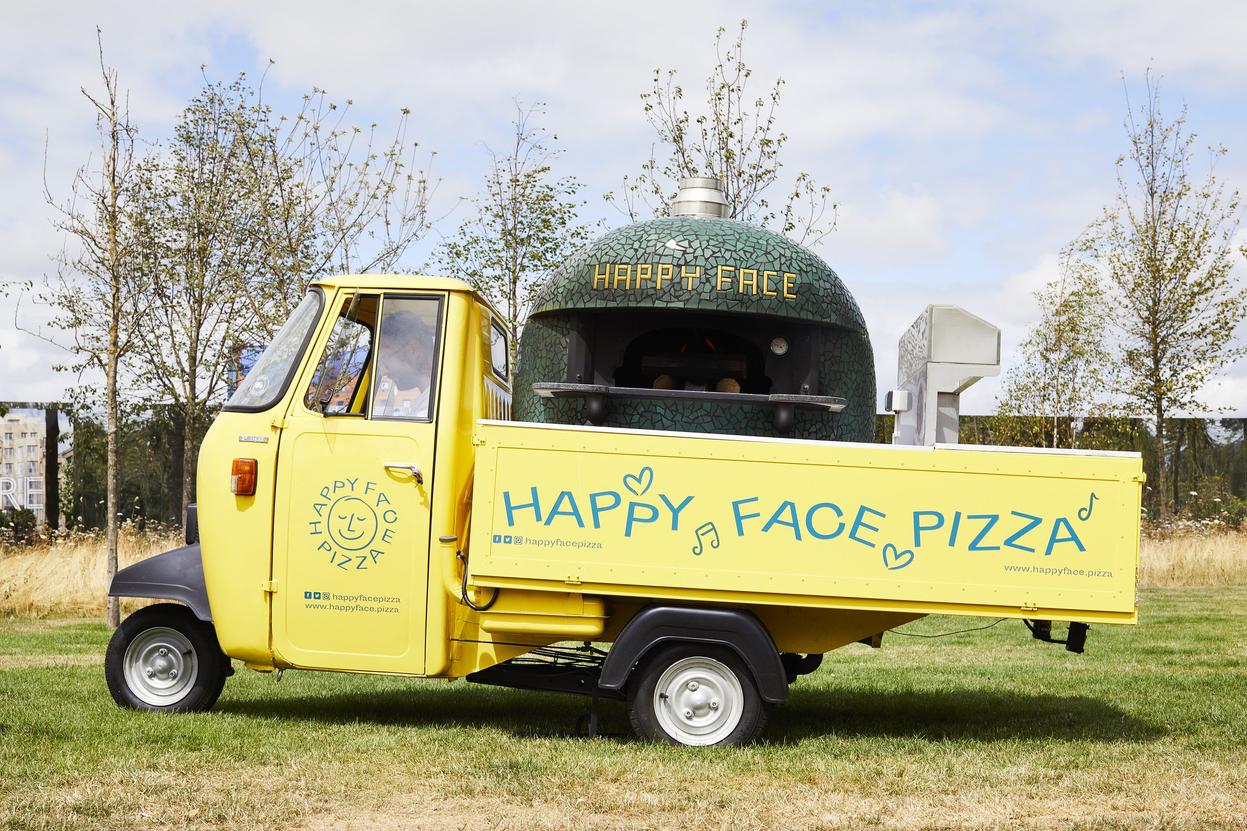 Happy Face Pizza Van_P4A0476.jpg