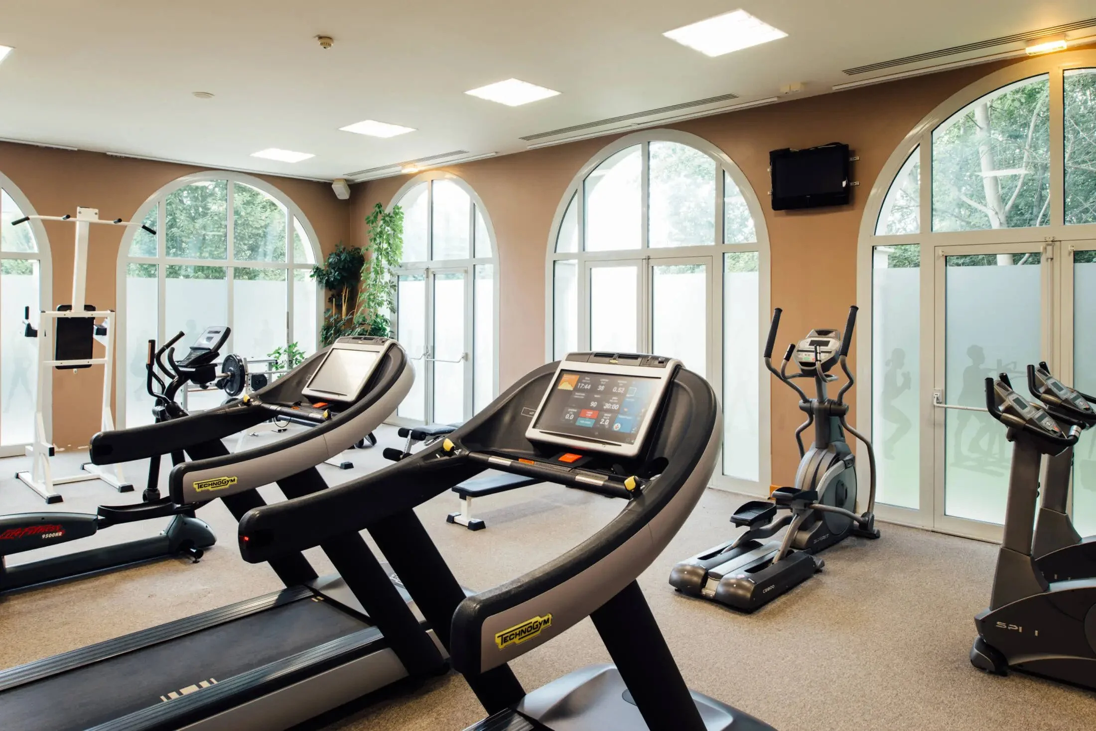 Dream-Castle-Paris_Fitness-Room_high-res.jpeg