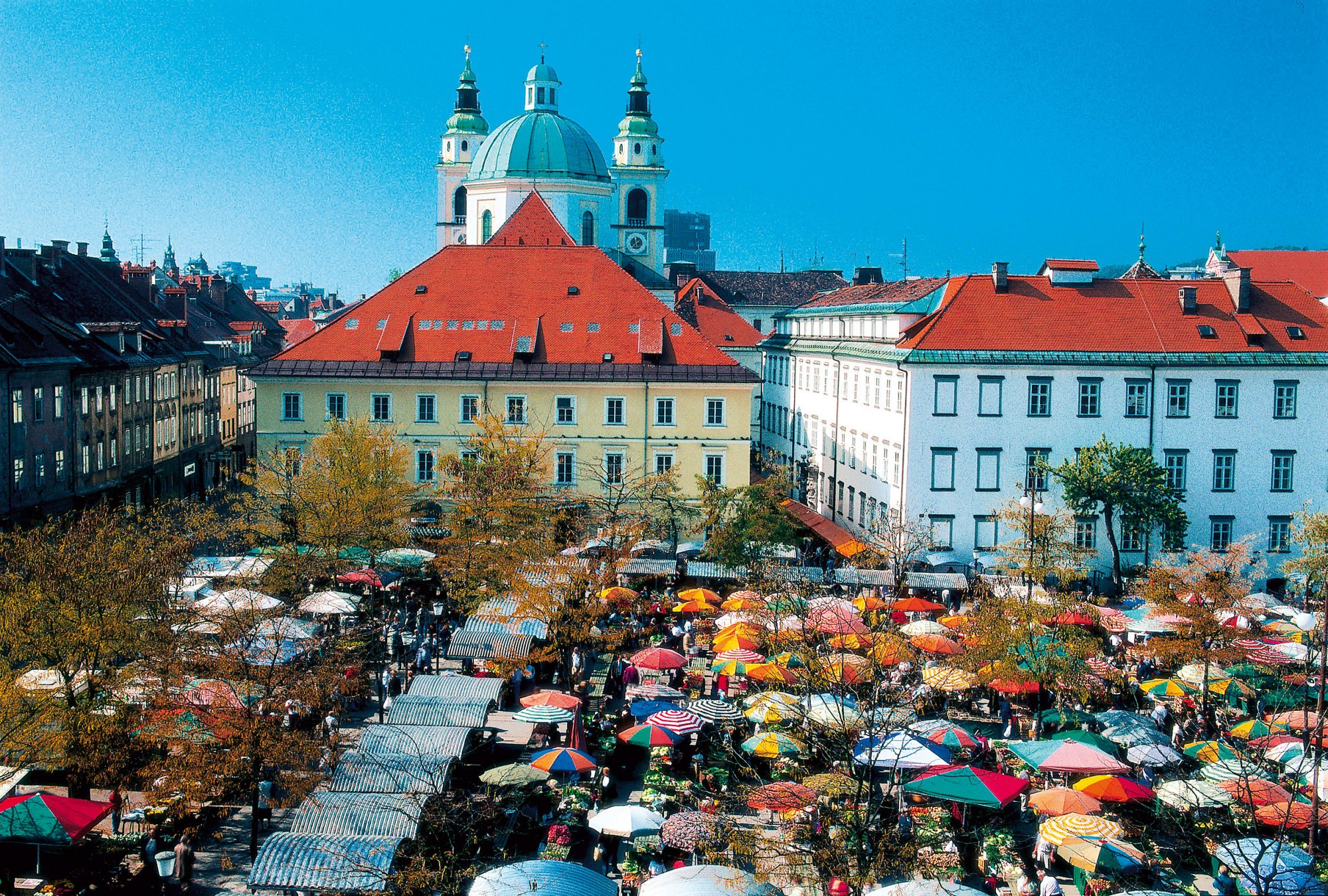 ljubljana-central-market-outside.jpg