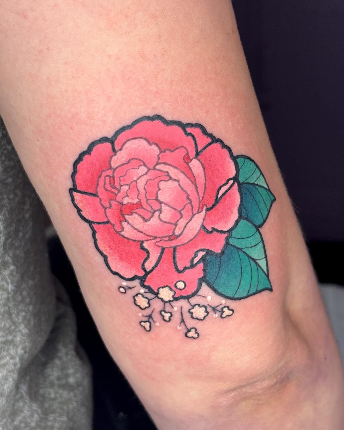 A pink carnation for Kelsey 🩷 thanks so much, Kelsey!!

#parlorsuites #ohiotattooartist #columbustattooartists #colortattoos #flowertattoos #floraltattoos #carnationtattoo
