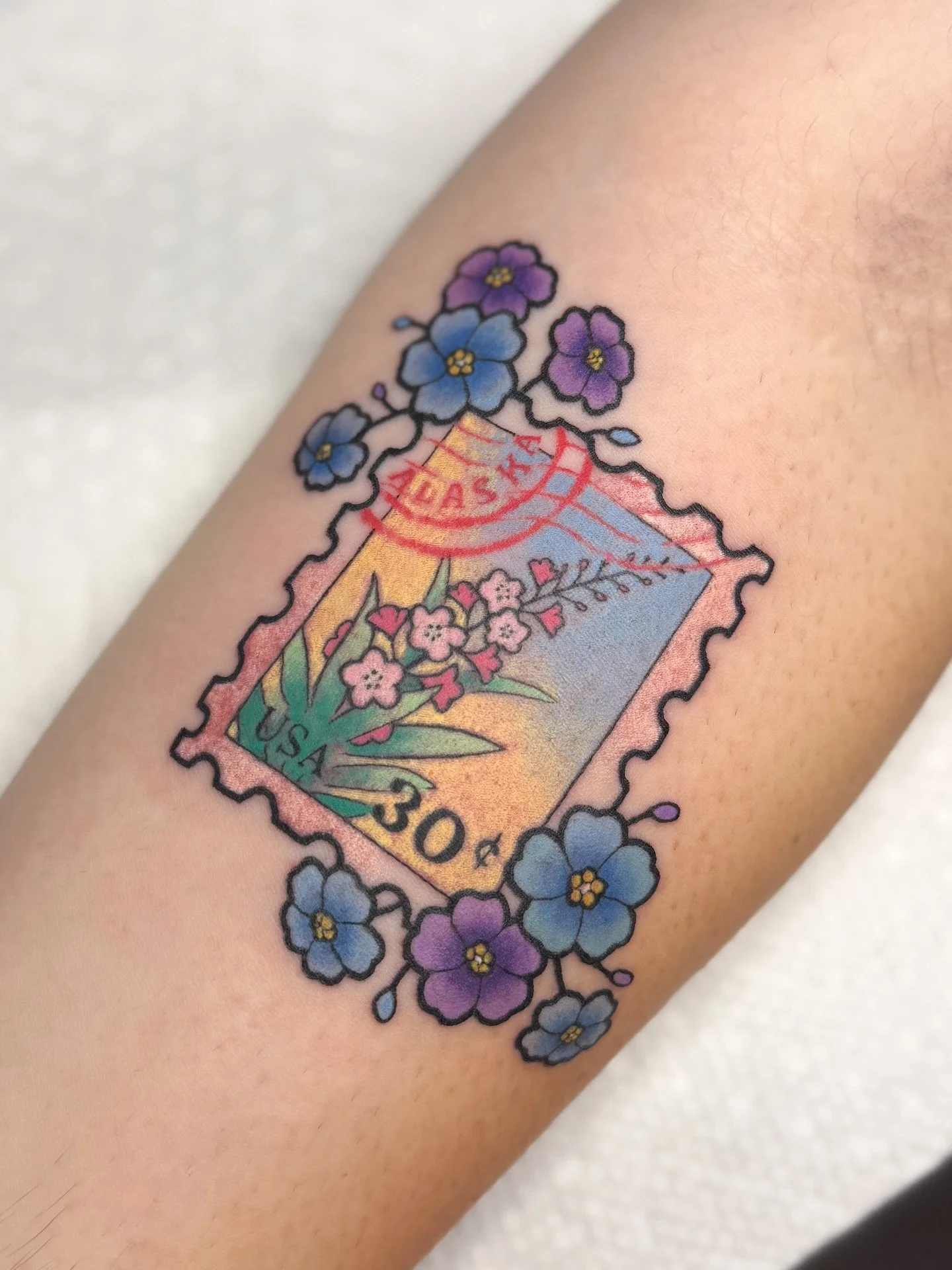 Postage stamp to commemorate Erin&rsquo;s 30th birthday in Alaska + 2 healed ones from ~3.5 years ago 💕 Thanks so much, Erin!!

#parlorsuites #ohiotattooartist #columbustattooartists #colortattoos #postagestamptattoo #stamptattoo