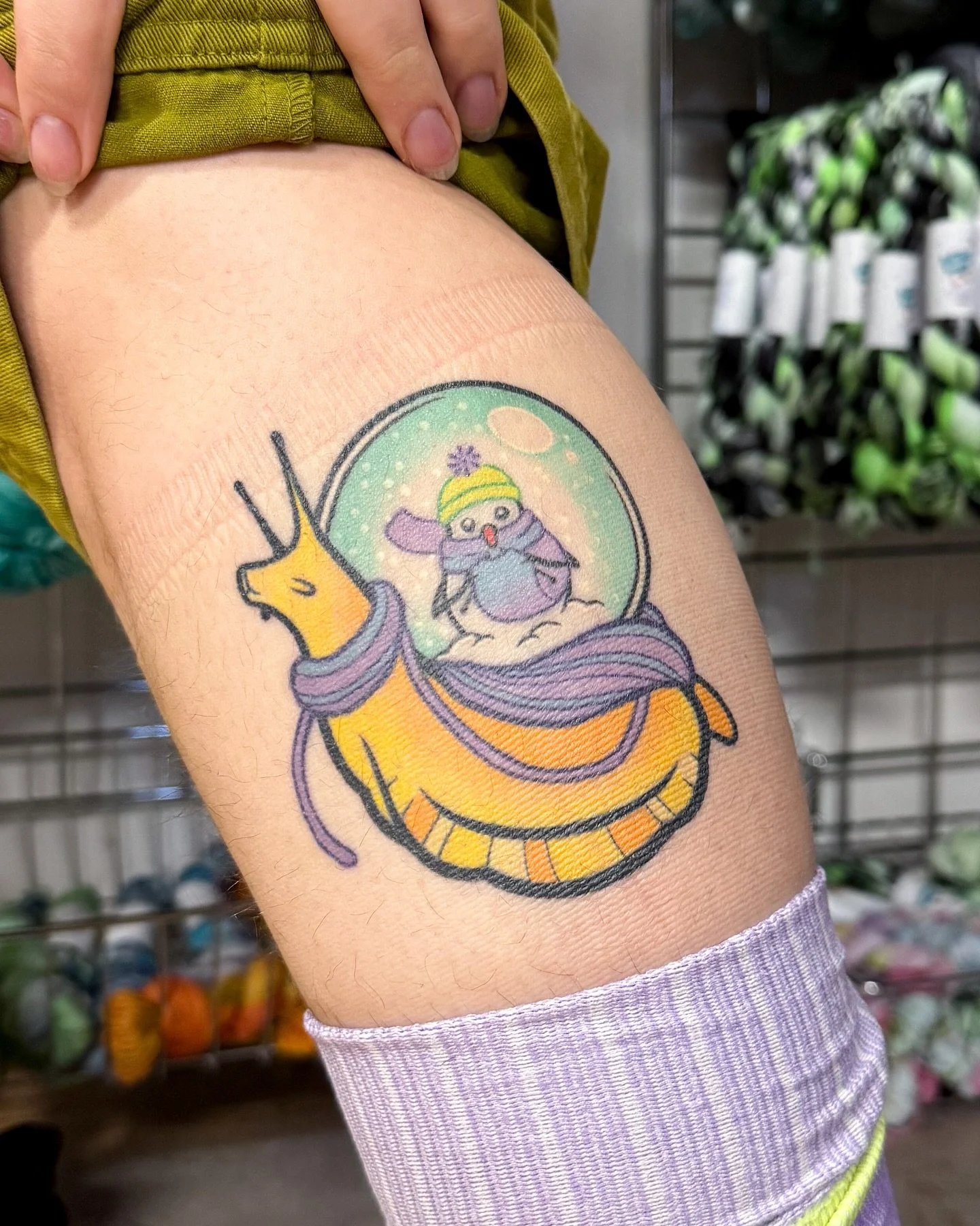 ~6 month healed one on Kelley (co-owner of @dyemadyarns) + a round-up of the 14 tattoos I knocked out on Sat during the Stitch &lsquo;n&rsquo; Poke fundraiser event at their yarn studio 🧶

Thanks so much to everyone who came out! I&rsquo;m sorry I w