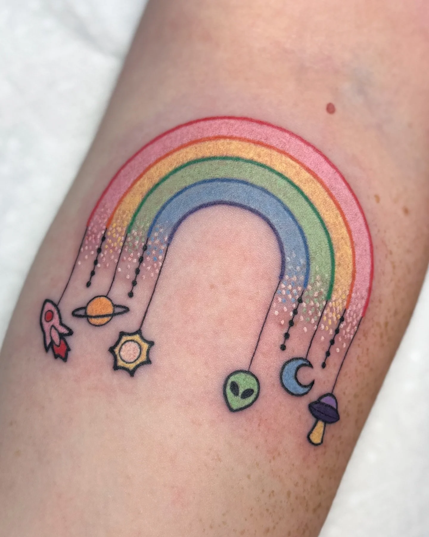 A custom rainbow chandelier with space themed charms 🚀👽 thanks so much Jenna!

💫 Reposting this one bc the grid layout was bothering me&hellip; don&rsquo;t mind me 👋 would love to do more custom chandeliers tho!! Keep &lsquo;em comin!! Now bookin