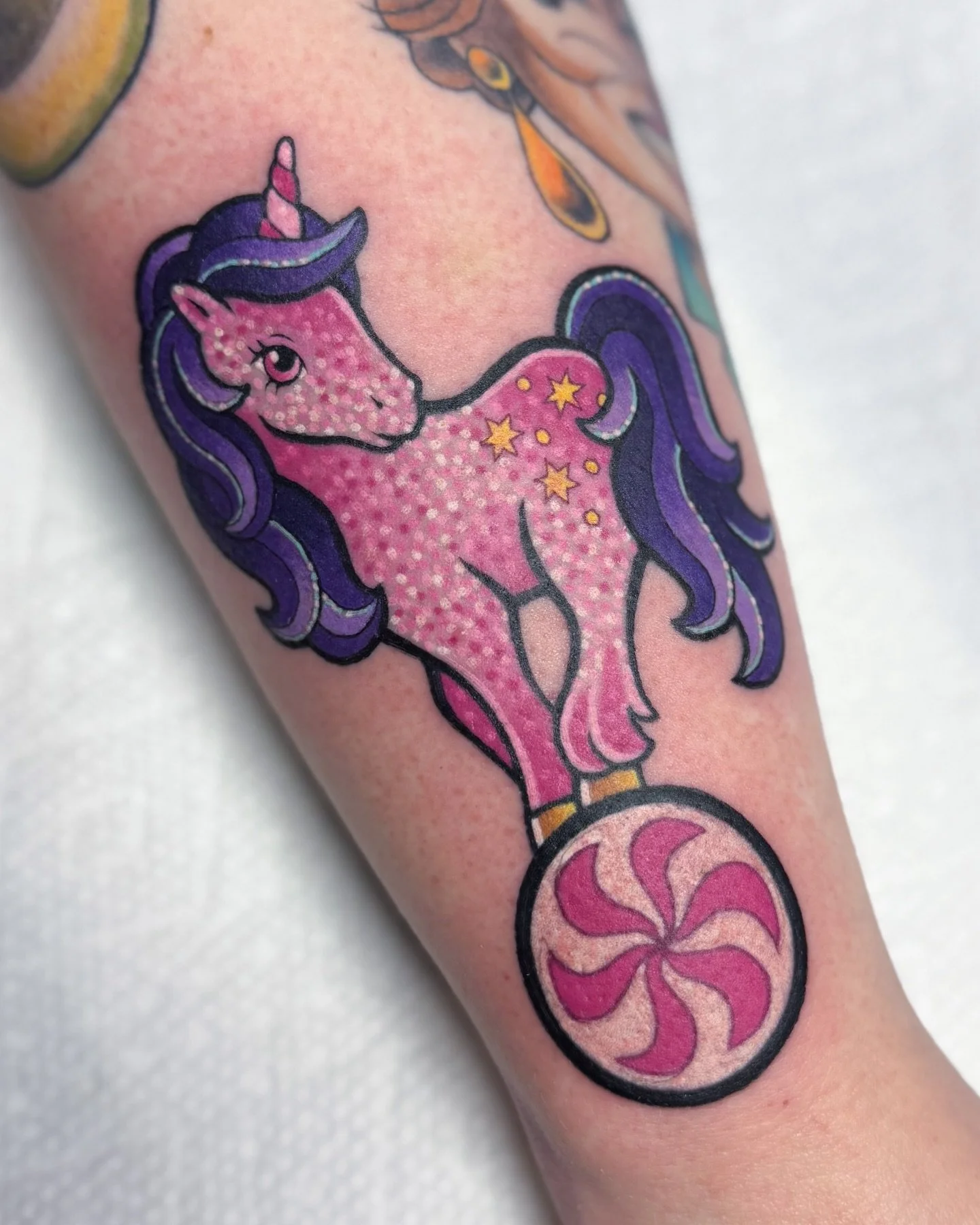 A sweet lil mashup for Shelby &ndash; her favorite Hallmark Christmas ornament from her grandma x her favorite childhood MLP, Twinkler ✨ (Swipe to see the source inspiration!) I love tattooing sentimental objects and toys! 🥹 Thanks so much Shelby!!
