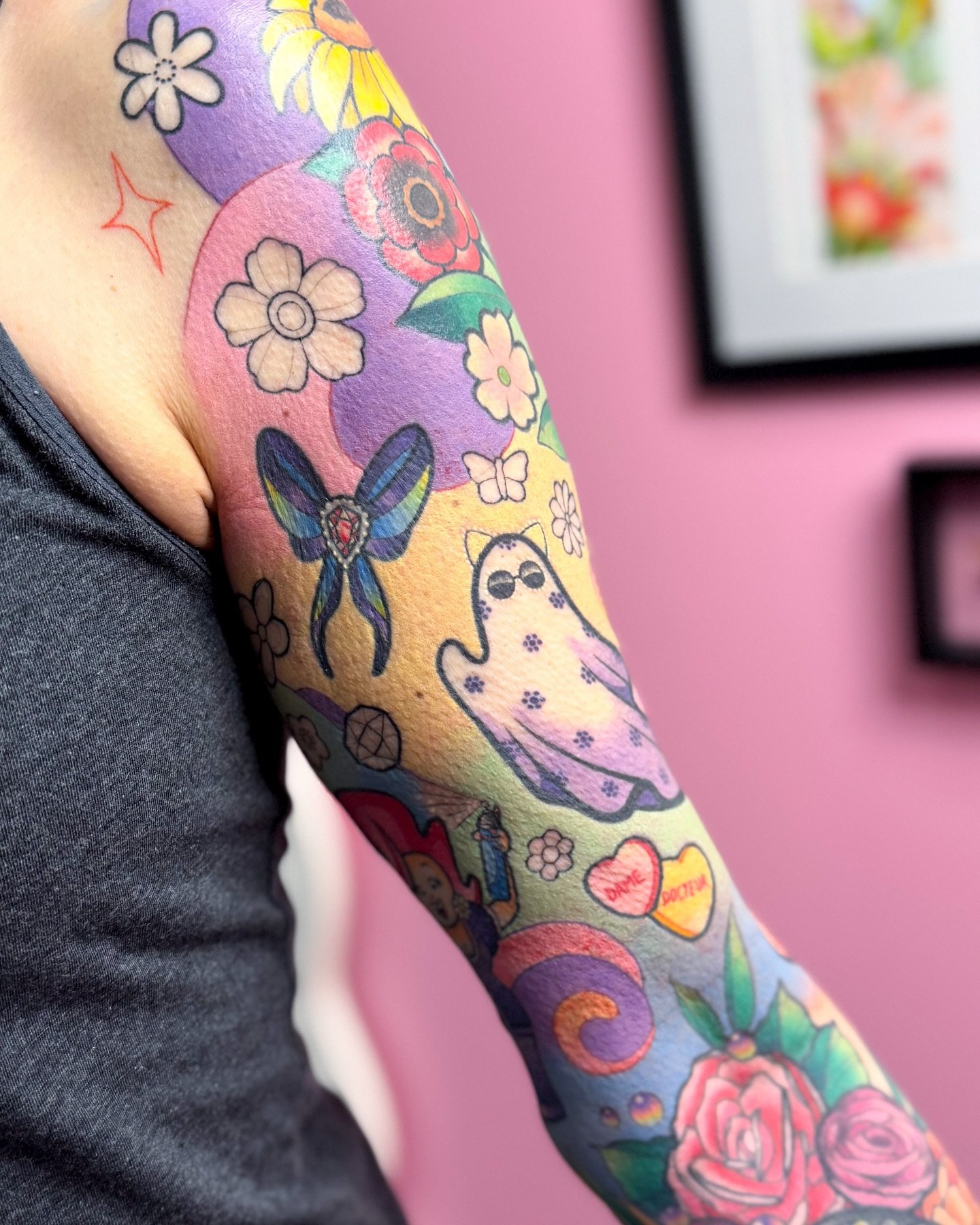 Various stages of in-progress tattoos from this year &ndash; excited to finish most (all??) of these up in the coming year! 🥳🪩

#parlorsuites #ohiotattooartist #columbustattooartists #colortattoos #wiptattoo