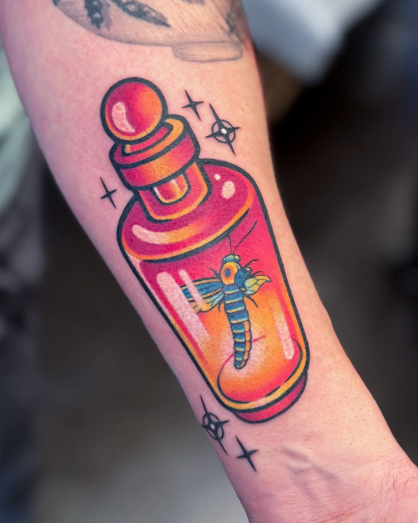 Happy new year! 🪩🎉 I&rsquo;m currently on a short break from tattooing but made a quick stop at @neontigertattoos on a post-holiday trip home to CA ✈️ Here&rsquo;s a round-up of all the fun tattoos I got to do &ndash; a custom bottle and firefly fo