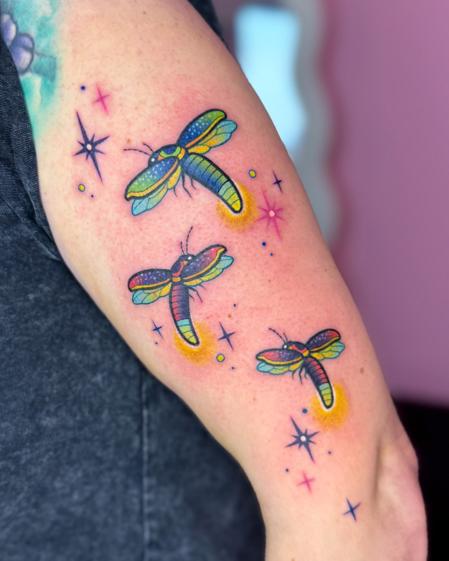 Three twinkly, colorful fireflies for Porsche ✨ I said yes to this project so fast before I even read what they were meant to represent &ndash; you had me at bugs and I&rsquo;m so honored to have been trusted with this piece 🪲💕 Thanks so much, Pors