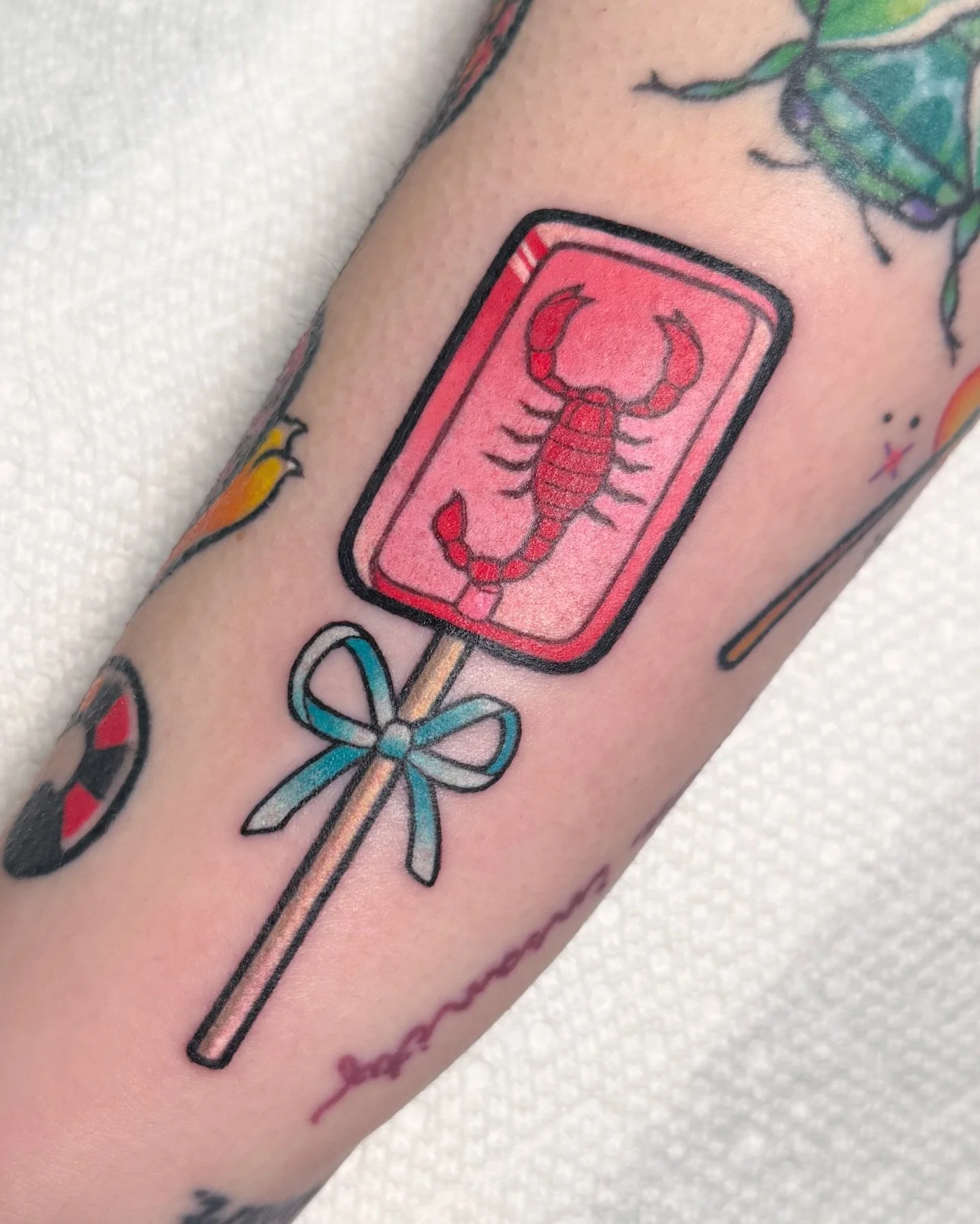 Scorpion lollipop for Jade 🦂🍭 thanks Jade!!

#ohiotattooartist #cutetattoos #colortattoos #scorpiotattoo #candytattoo