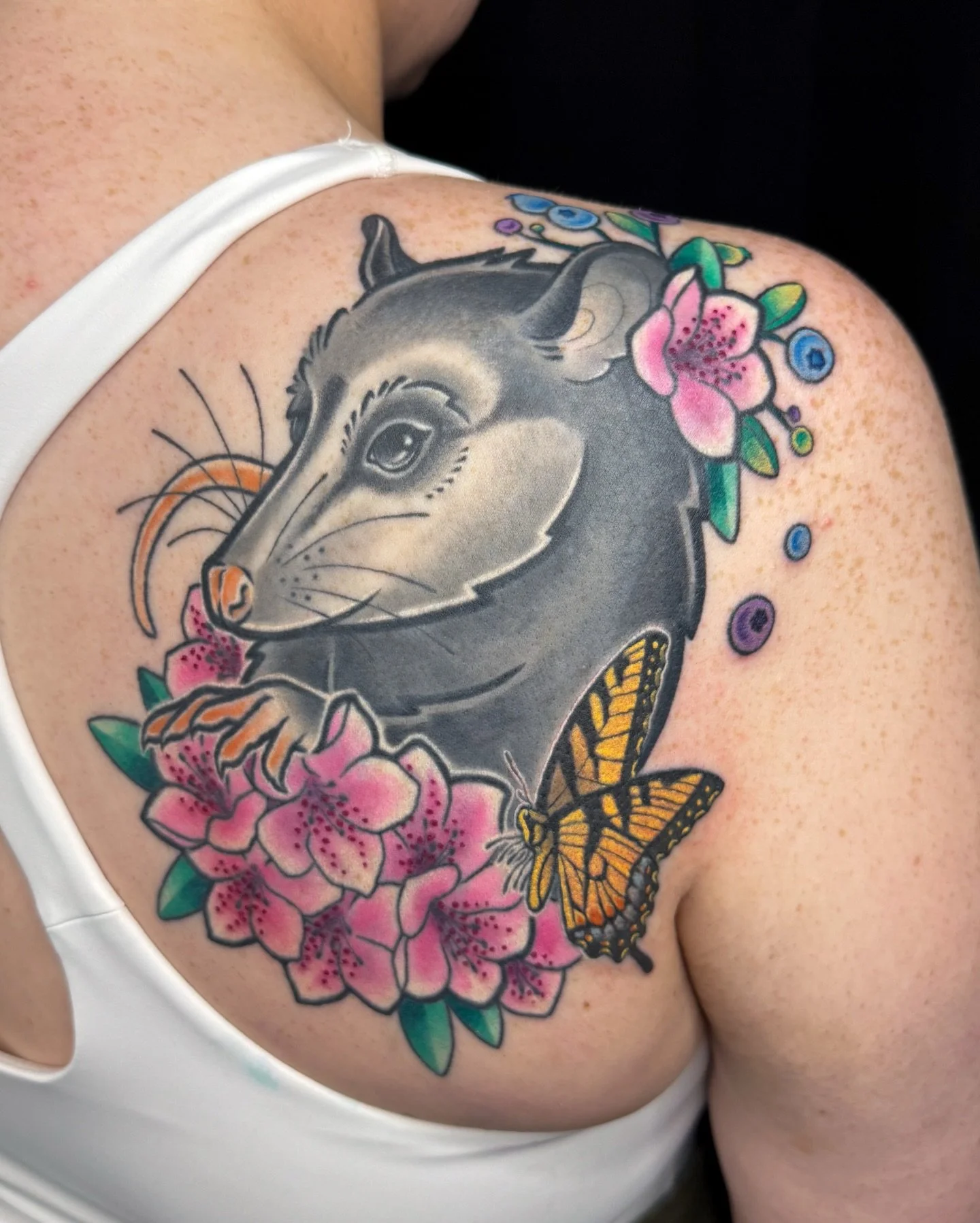 Finished up this opossum cover-up on Alexandra last week! 💗 Most of this is healed, butterfly/blueberry color and floral dots are fresh. Thanks so much Alexandra!! 🫶

Swipe to the end to see what we were working with underneath! Getting tattoos las