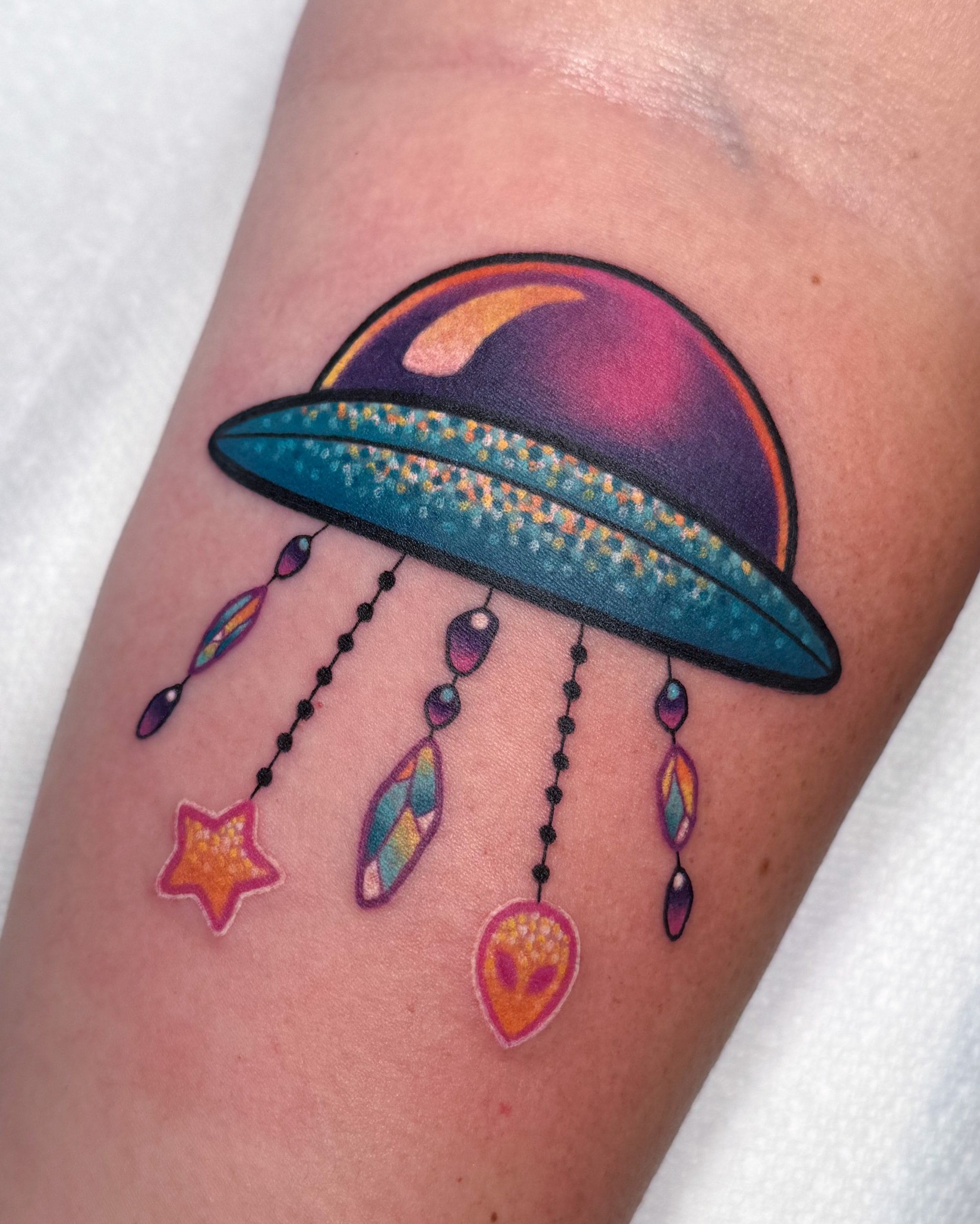 UFO chandelier flash for Samantha with some added charms 👽⭐️ and she picked such a fun color palette!! Thanks so much Samantha!! 🛸

(Just fyi &ndash; I don&rsquo;t normally allow changes to flash bc it&rsquo;s not fair to others but she snagged a l