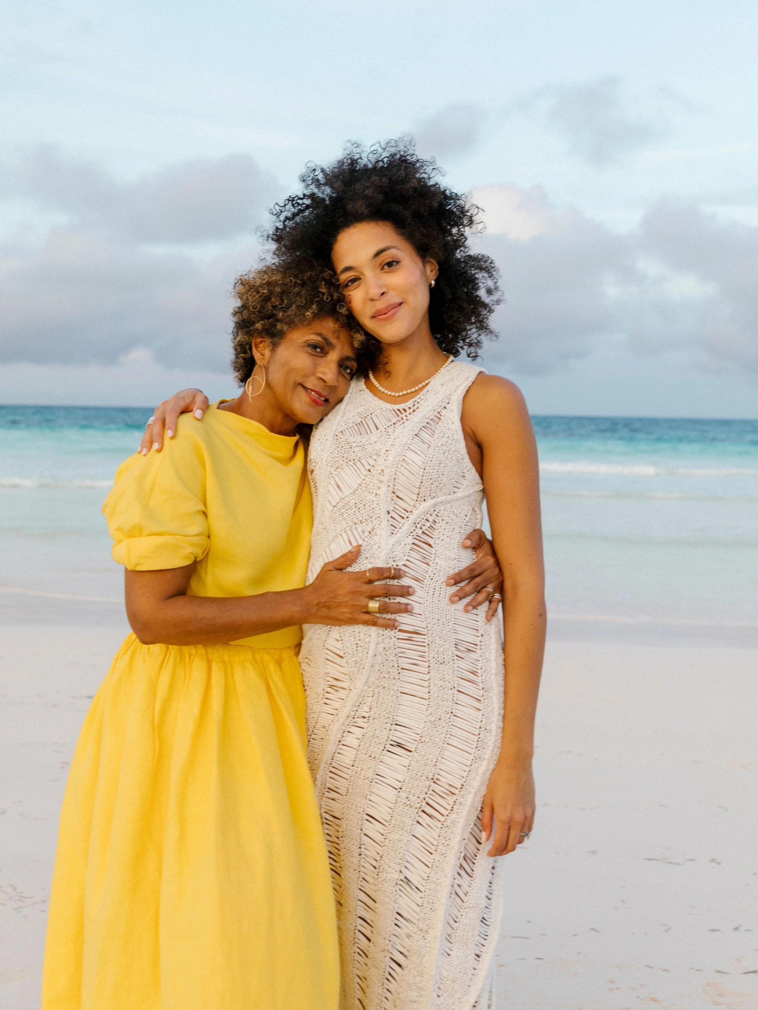 To the ones who wrap us in warmth. Happy Mother&rsquo;s Day.🤍

#happymothersday #knitterofinstagram #knitweardesigner