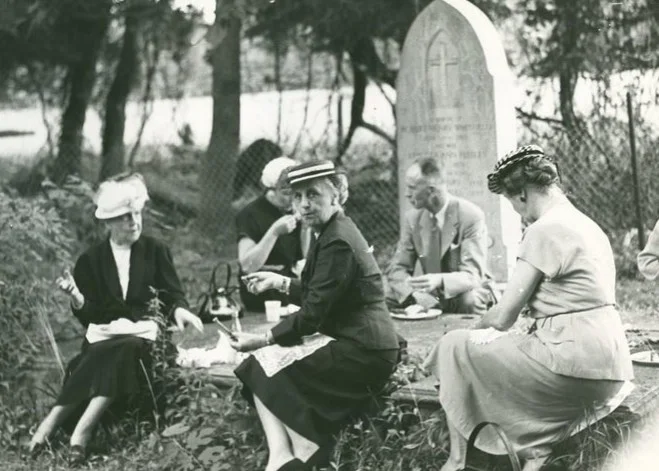 During the Victorian Era, cemeteries became popular sites for picnics and other family gatherings. The use of remote family plots persisted into the early 1900s in rural areas. In larger communities like Laconia, Concord, and even Alton and Wolfeboro, there were established central burial places for the community's dead.