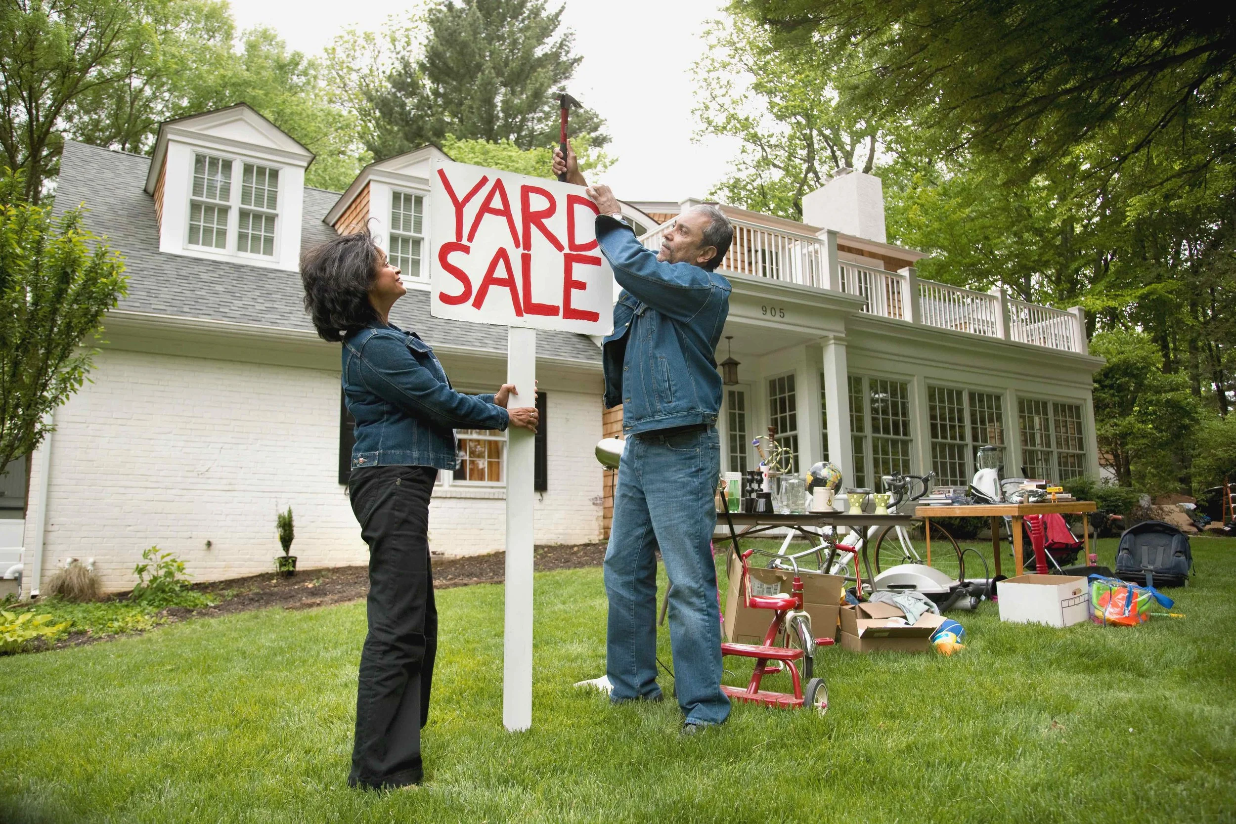 CoupleYardSaleSignHC1603_source.jpg