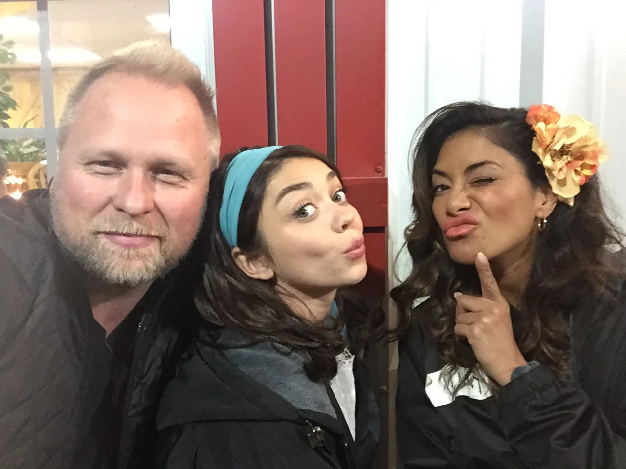 Sarah Hyland and Nicole Scherzinger