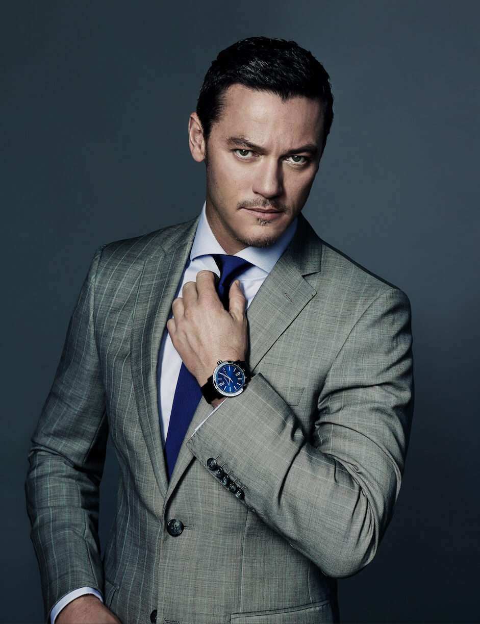 07A_LukeEvansBulgariBZeroOfficialPhoto.jpg