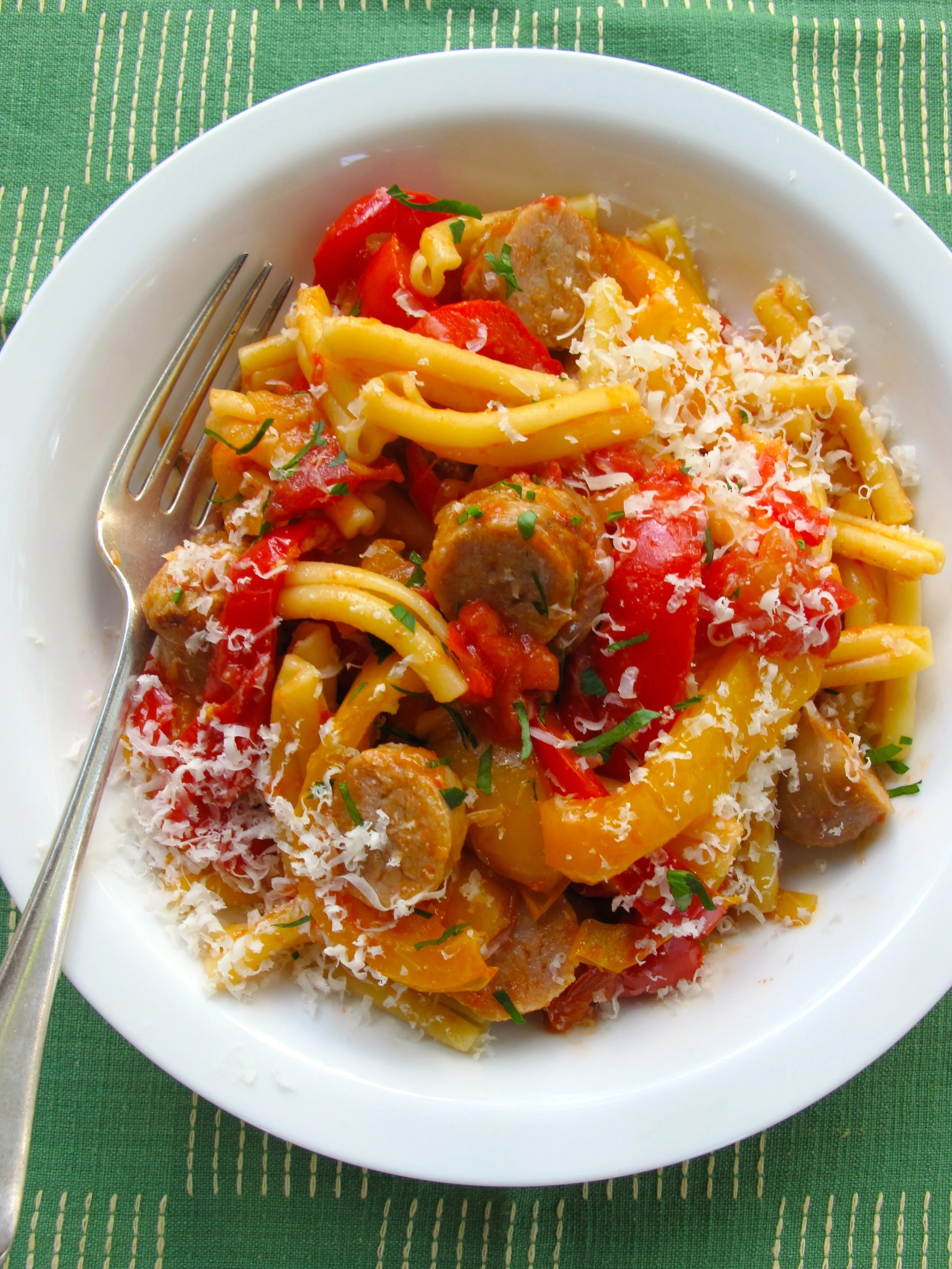 21.-pasta-with-sausages-and-peppers.jpg