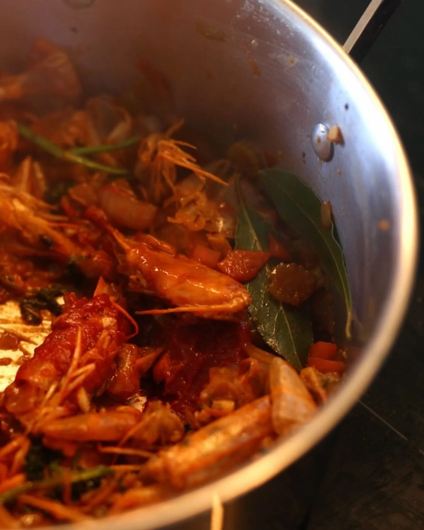 Use up those leftover prawn shells in this delicious prawn stock, a technique you can use as the base for fish soups and stews 🦐

Up now for members - visit raymcvinnie.com/member-home or link in bio.

#Prawns