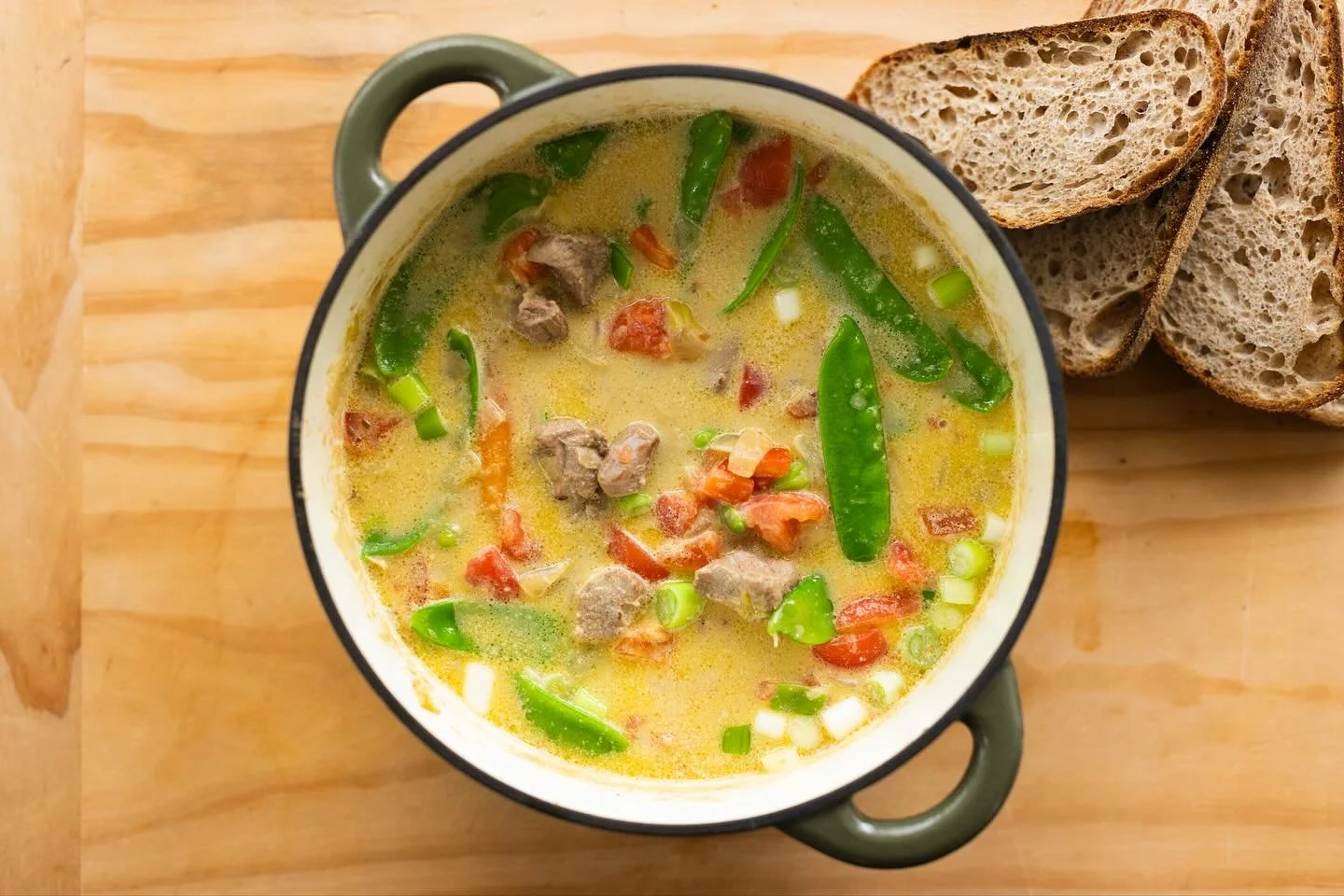 Out now on raymcvinnie.com, I’ve got a delicious French spring stew using a range of fresh vegetables, NZ lamb and a cream sauce. There’s also a rich fruit and nut loaf using apricots, figs, dates and a bright orange glaze 🥕🍅🧅🫛🍊🍑🌴