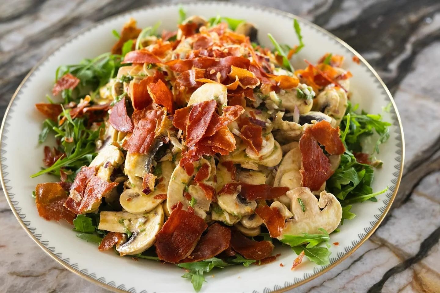 A great summer lunch or light dinner, this raw mushroom salad is packed with flavour from a sharp vinaigrette and crispy, salty prosciutto sprinkled on top 🍄&zwj;🟫

Link in bio for recipe or to subscribe for exclusive weekly recipes like this 🔗
