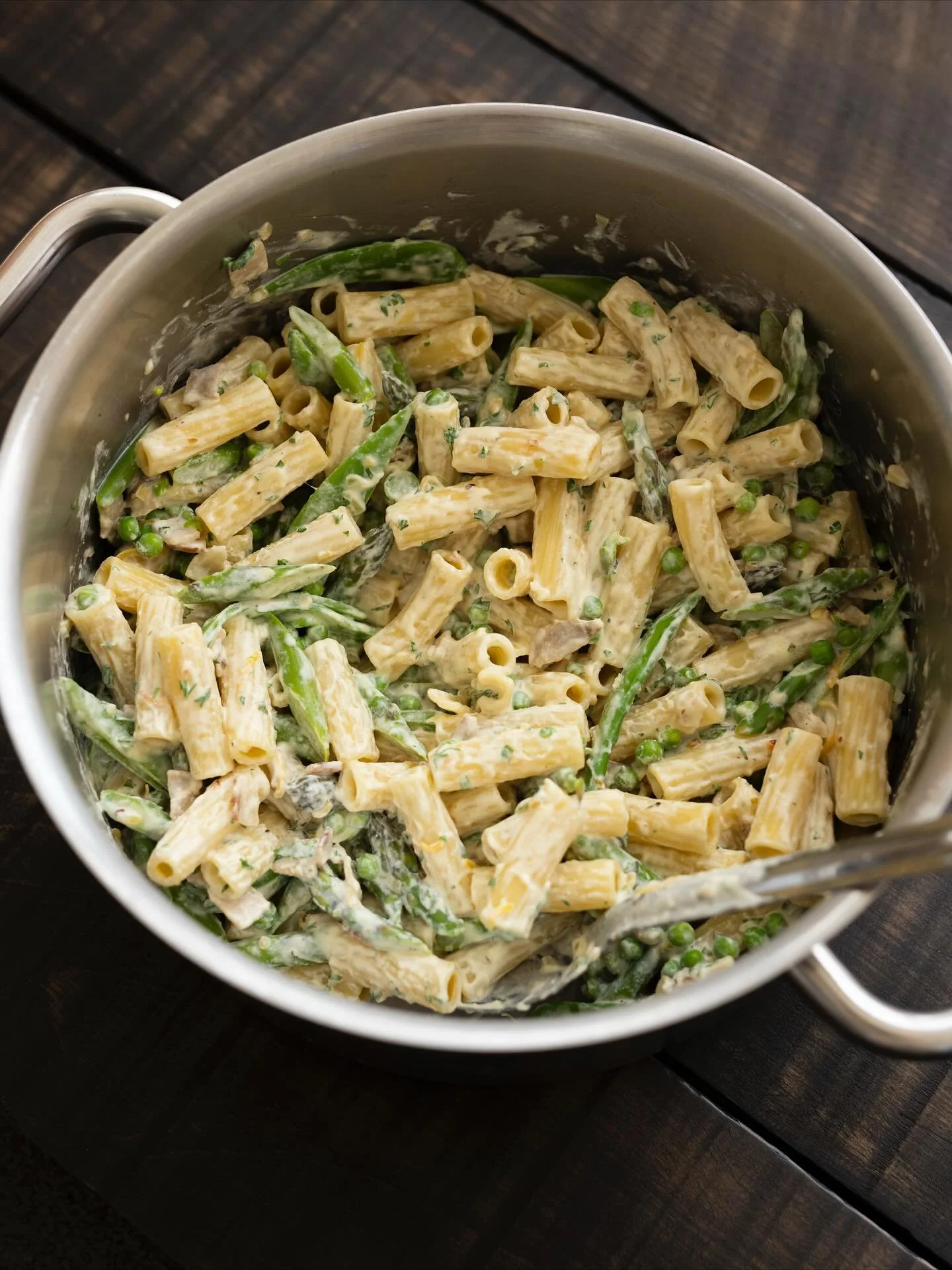 Up now for members on raymcvinnie.com is this creamy green veg and bacon pasta. A great first course or light lunch for this warmer weather here in NZ ☀️

Link in bio for recipe or to sign up ✍️

#Asparagus #Ricotta #Pasta