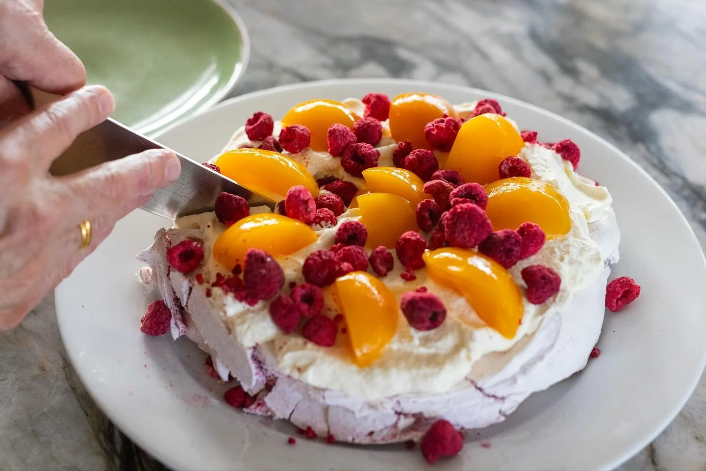 Kicking off my Christmas series is this Peach and Raspberry Pavlova. This mix produces a chewy, marshmallow centre with a tart raspberry flavour, perfect with whipped cream and fresh fruit.

Recipe via link in bio or become a member for more Christma