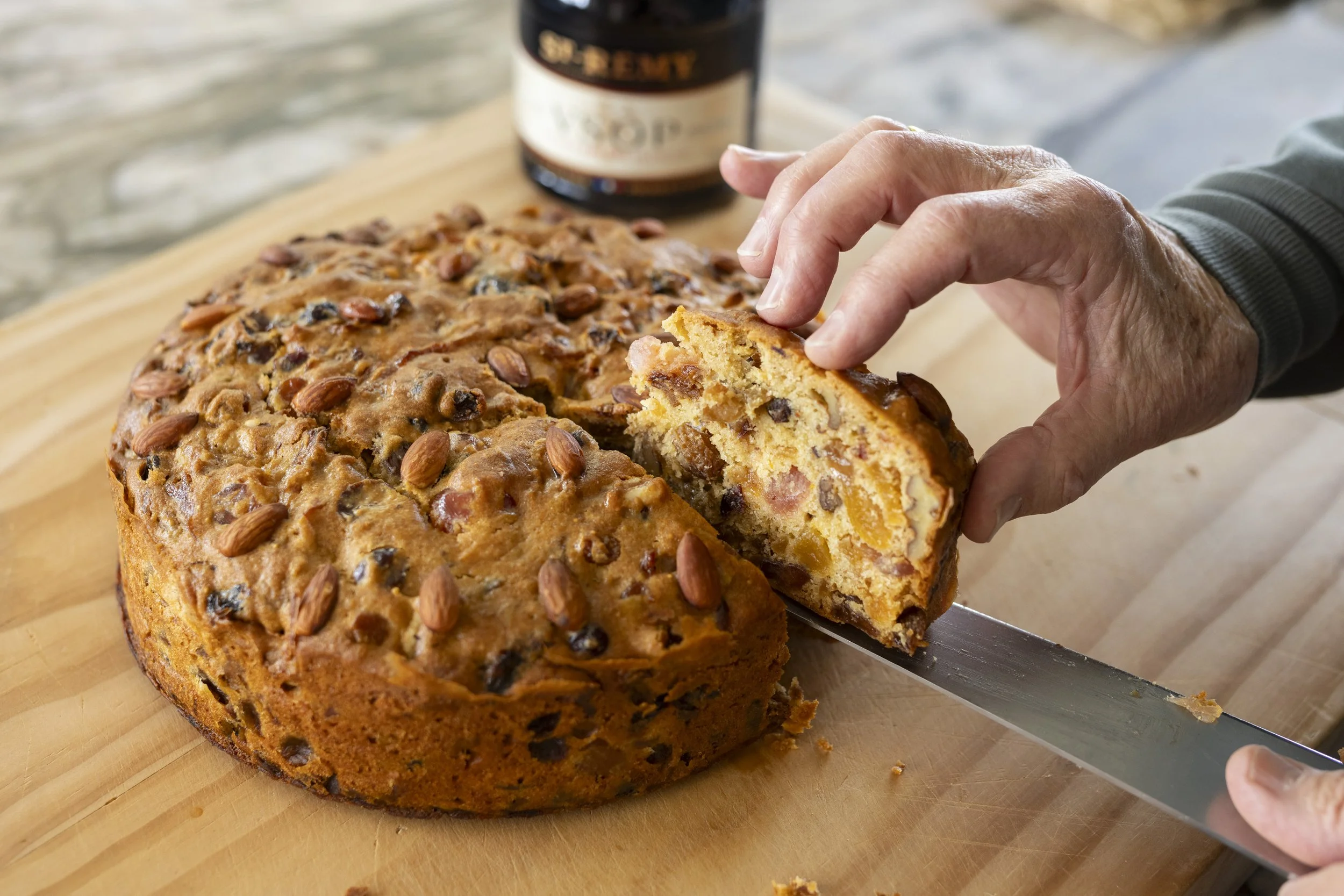 Golden Christmas Cake
