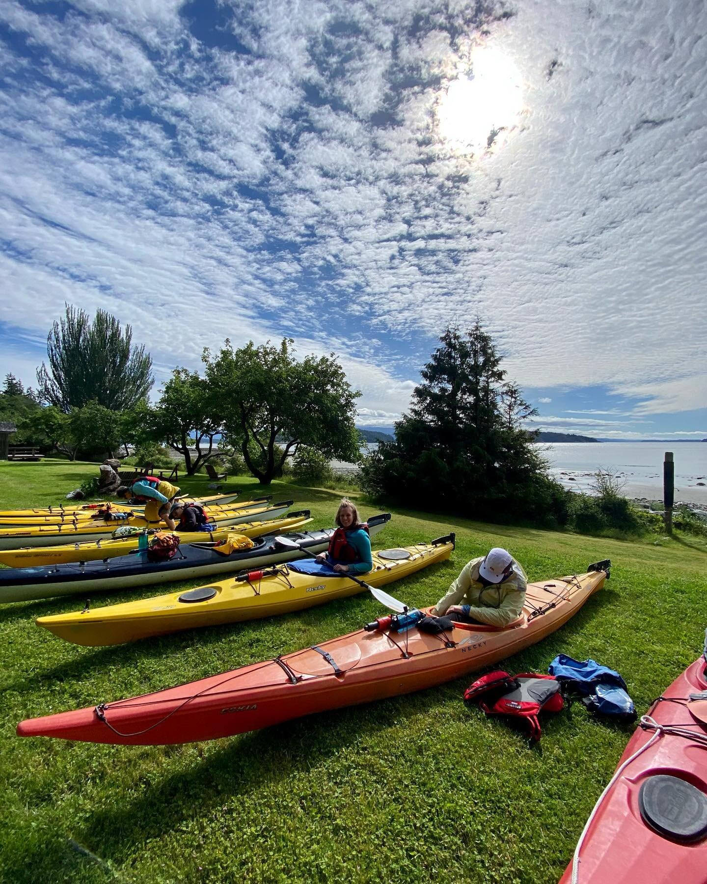 Day 2 of our second kayak and yoga retreat of the season! On this trip we partner with @wildwomenexpeditions to offer a women&rsquo;s only kayak and yoga retreat based at @hollyhocklife on Cortes Island. The next five will be filled with kayaking, yo