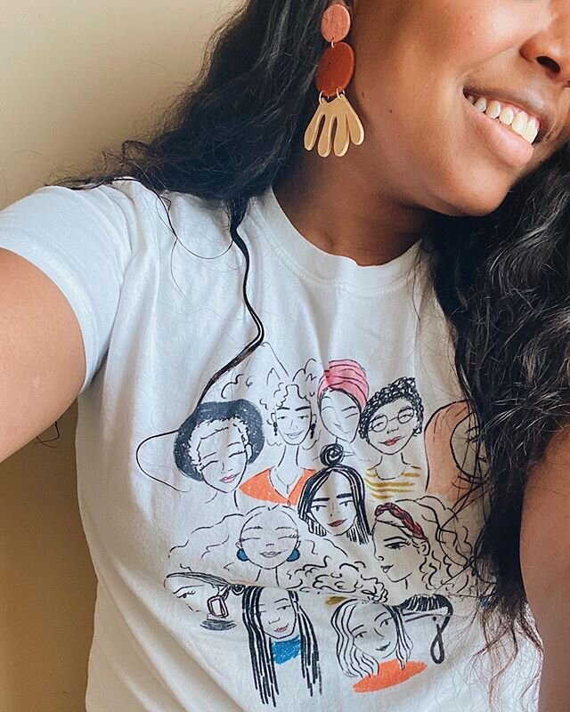 Happy Thursday! It&rsquo;s time for a GIVEAWAY 🎉 The lovely @_solysoul_ created these beautiful earrings inspired by my illustrated earrings (swipe to see the original inspo photo) and we are teaming up today to gift a pair of earrings and this Unit