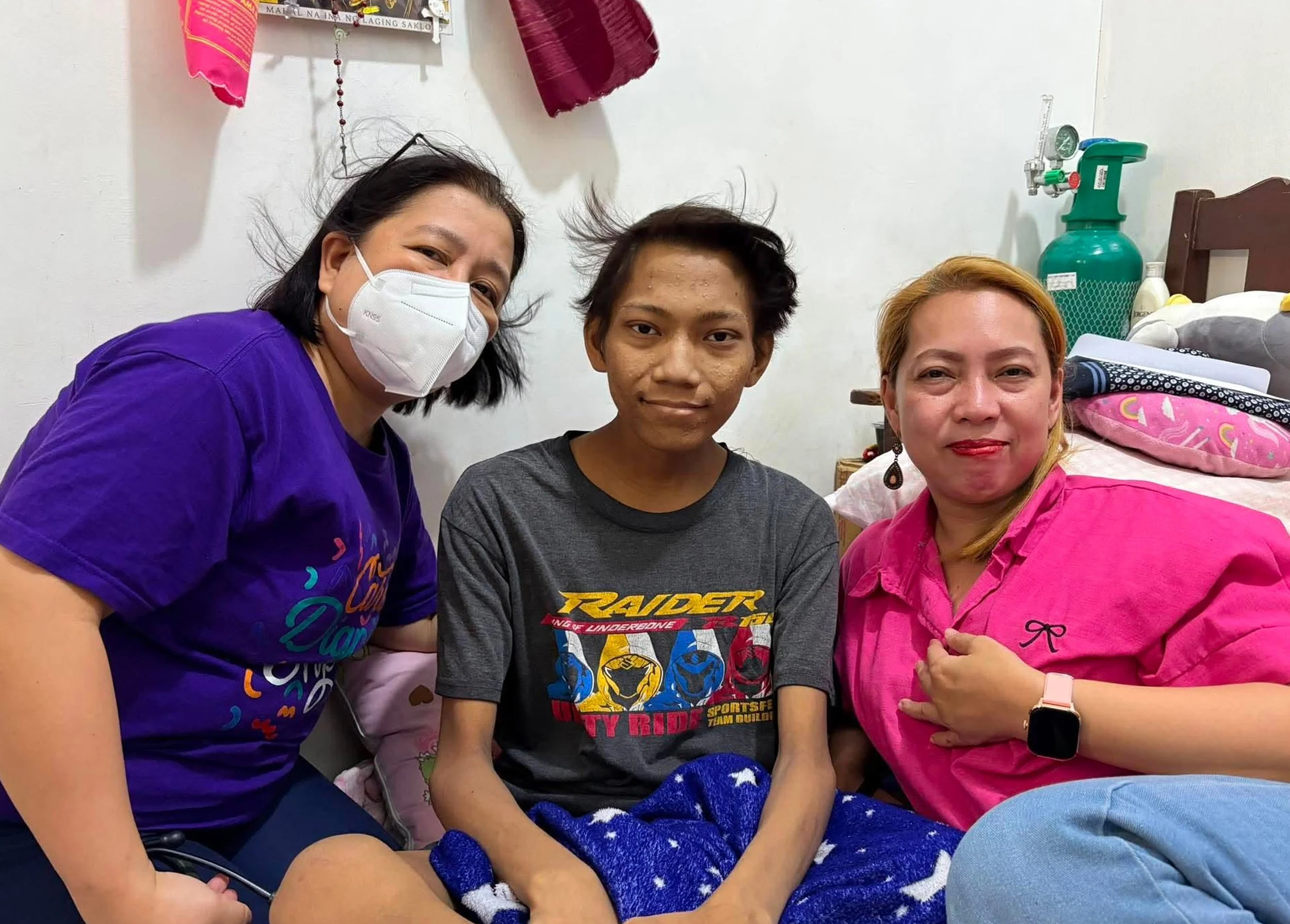 Ase Conopio with his mom and Dr.jpg