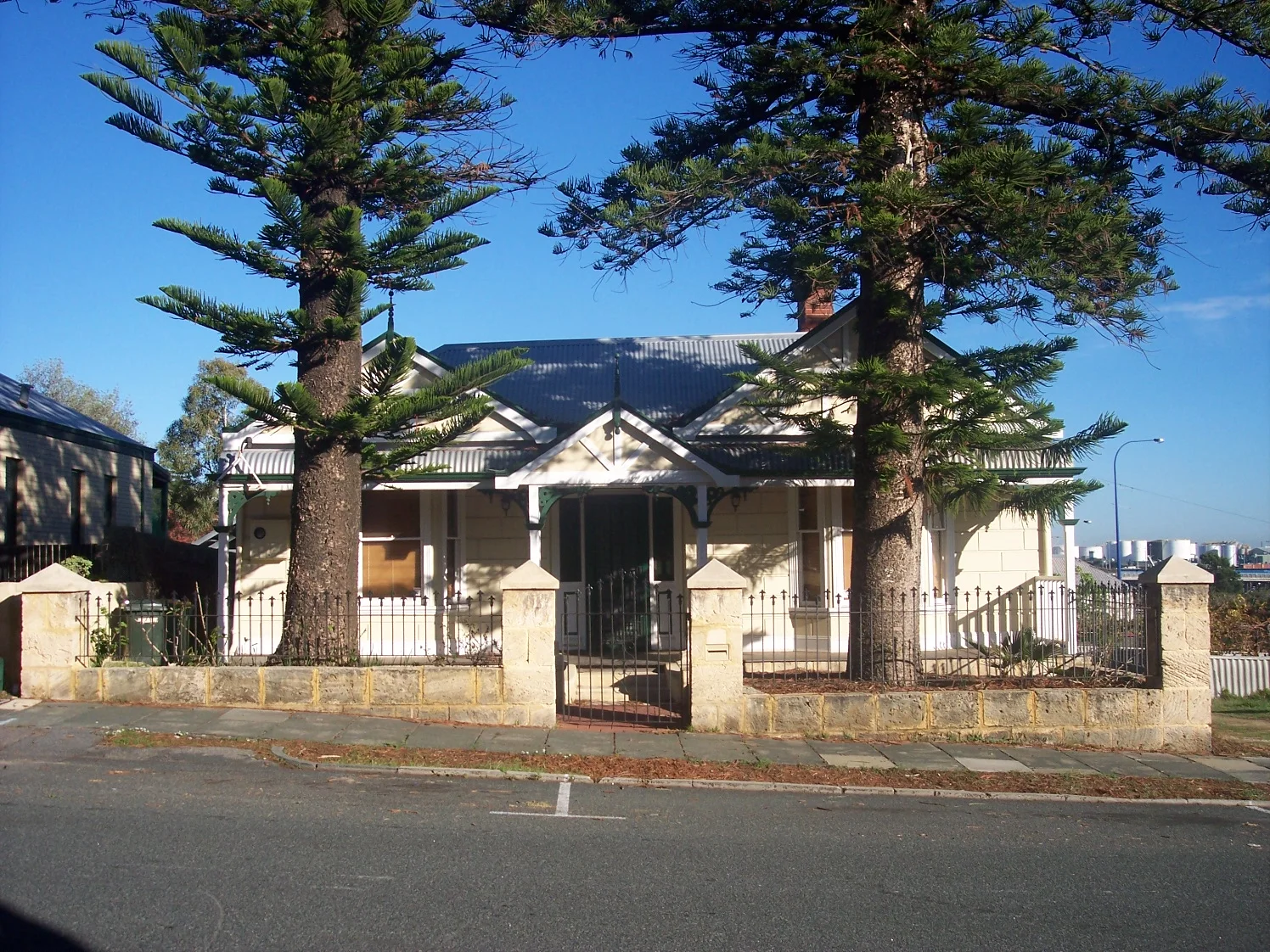 31-5-07 View W 3 Glyde Street.jpg