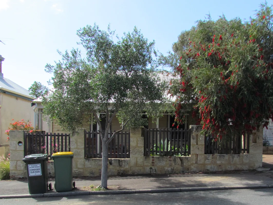 90 Hubble Street