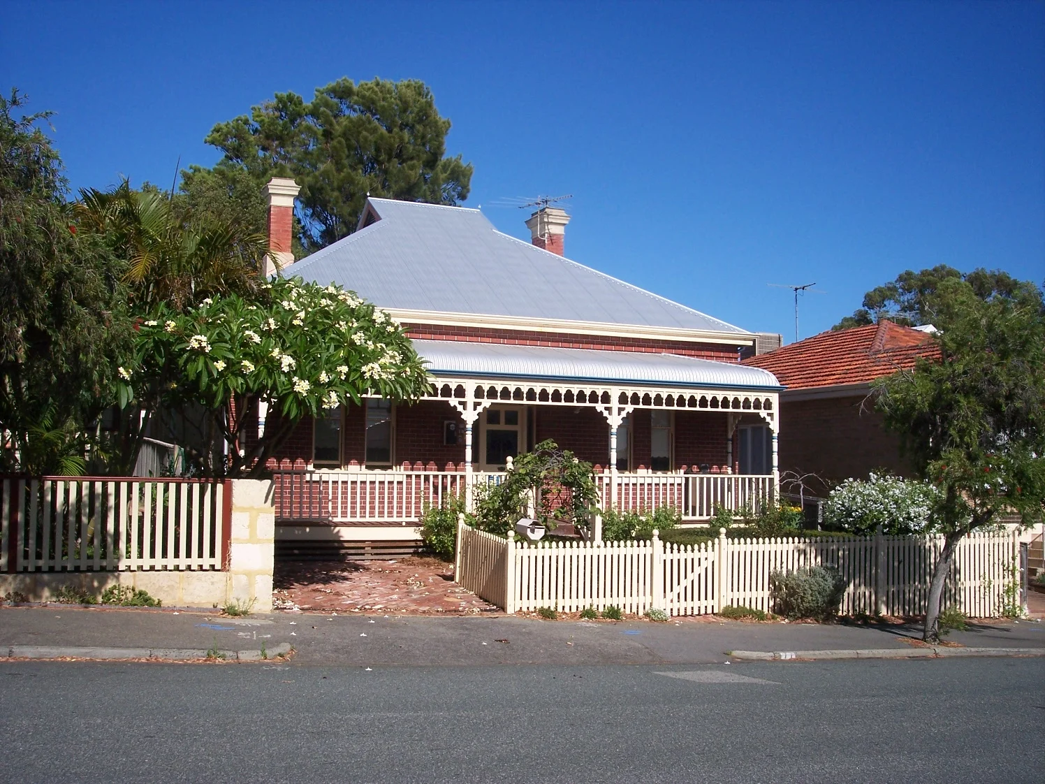 77 Hubble Street