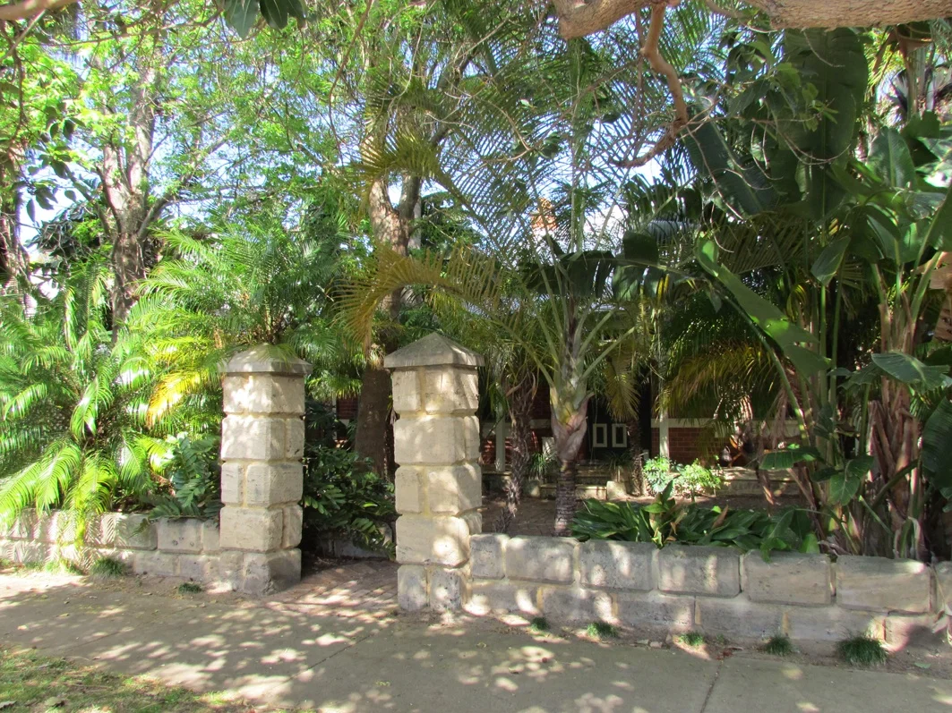 19 Moss Street