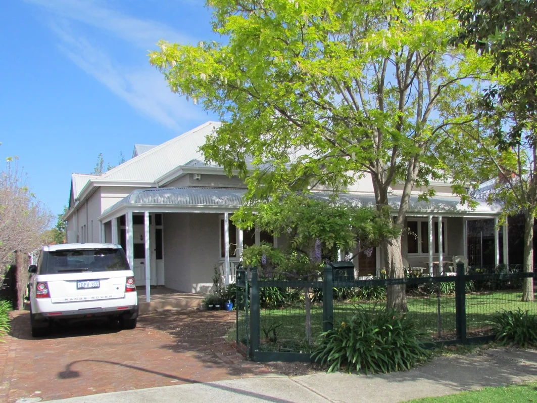 21 Moss Street