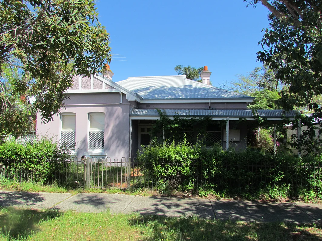 27 Moss Street