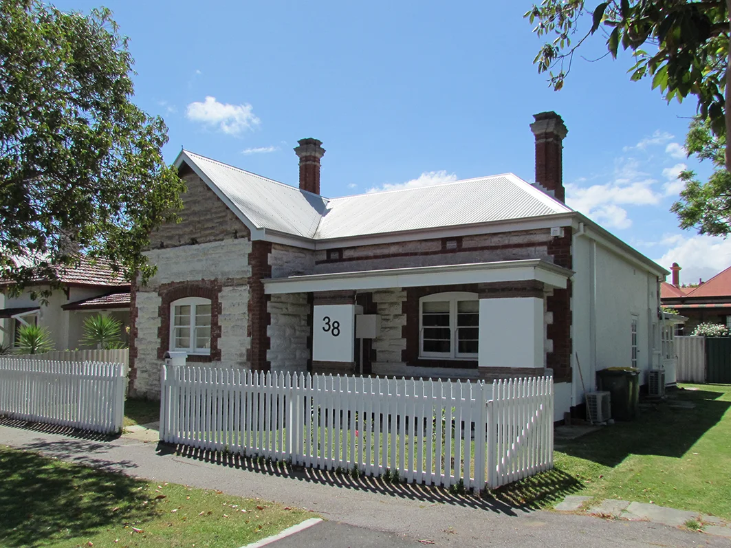 38 Moss Street