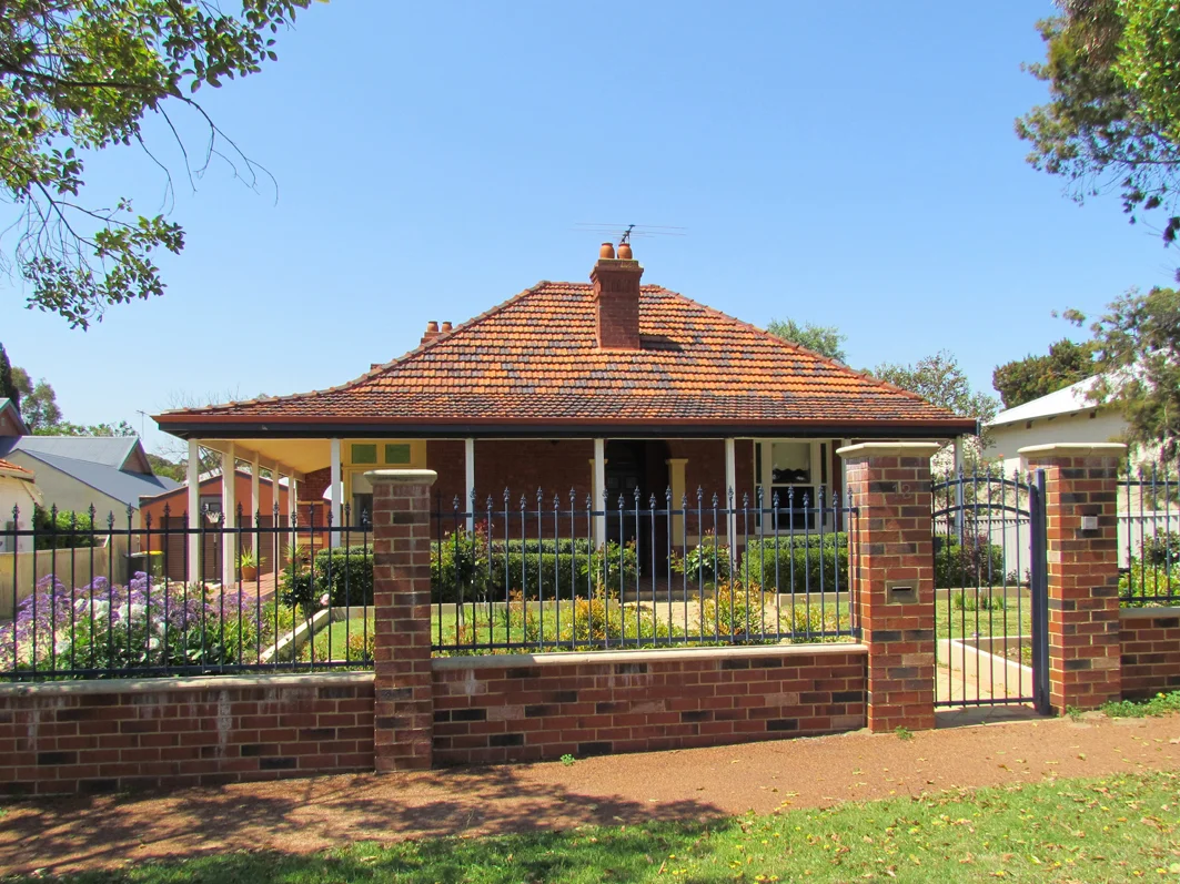 12 Irwin Street