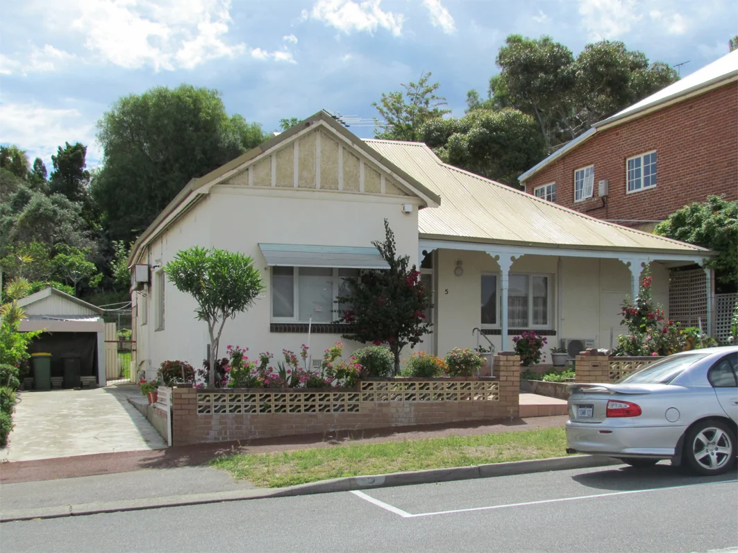 5 Preston Point Road