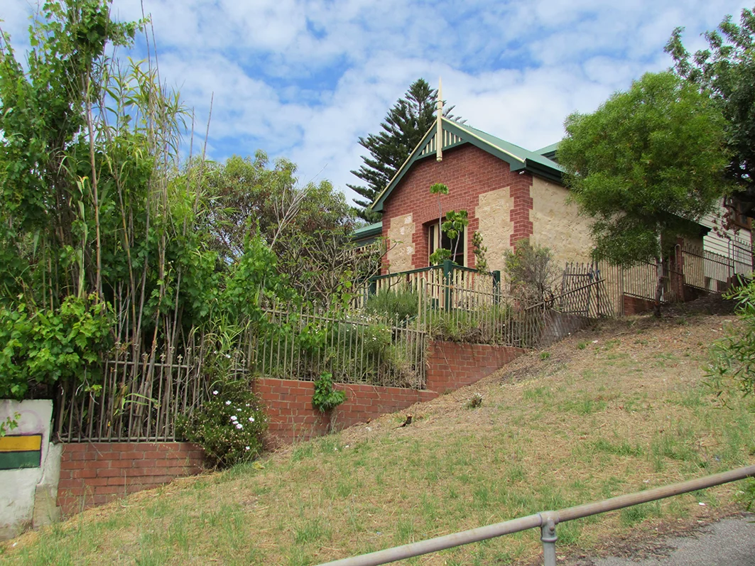 15 Preston Point Road
