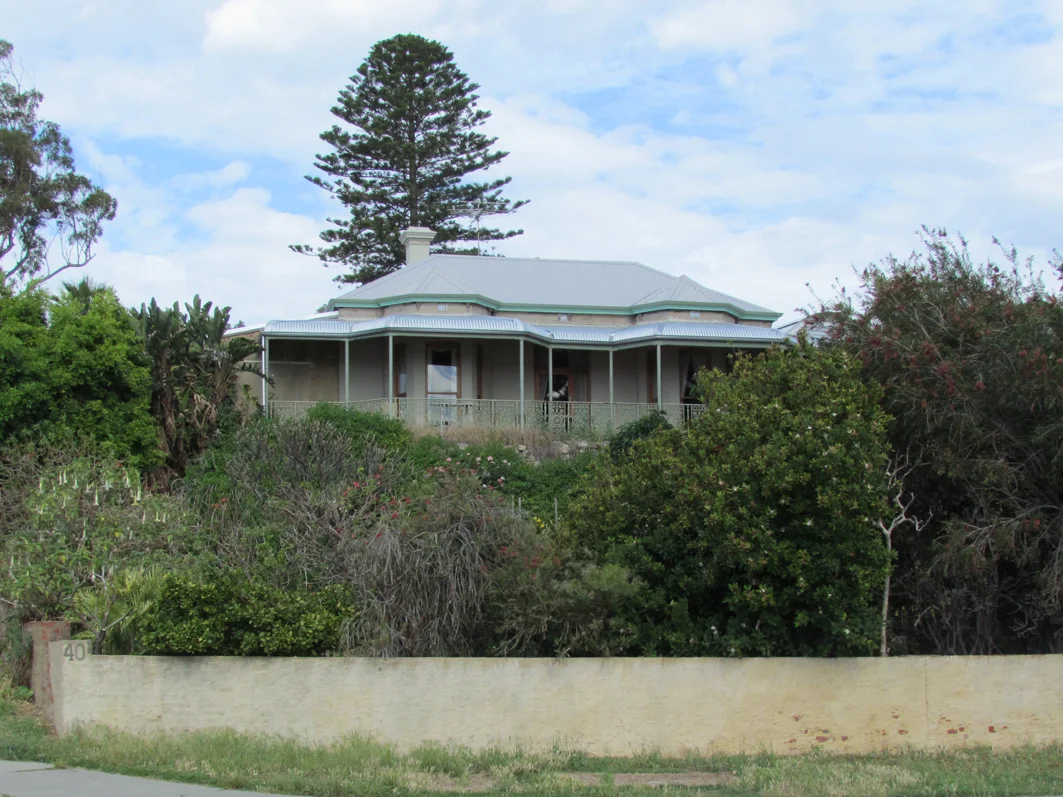 40 Riverside Road