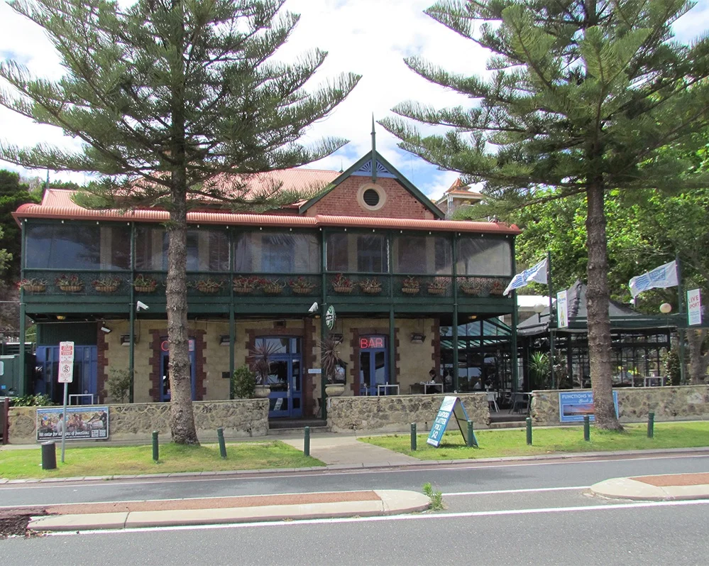 Riverside+15-+Left+Bank+Bar+%26+Cafe.jpg