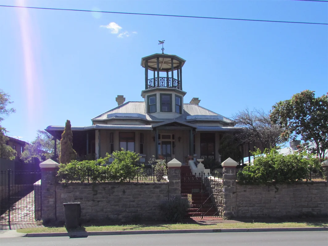 24 Preston Point Road