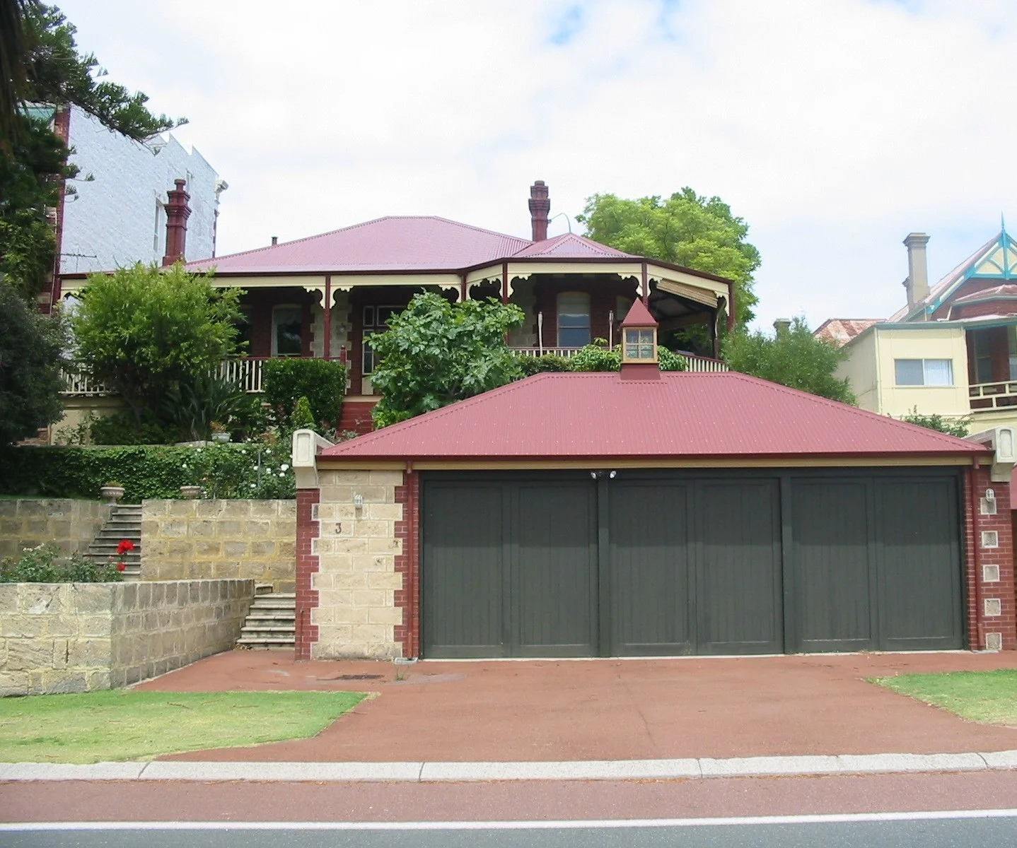 15-2-06+View+of+garage+at+No+3.jpg