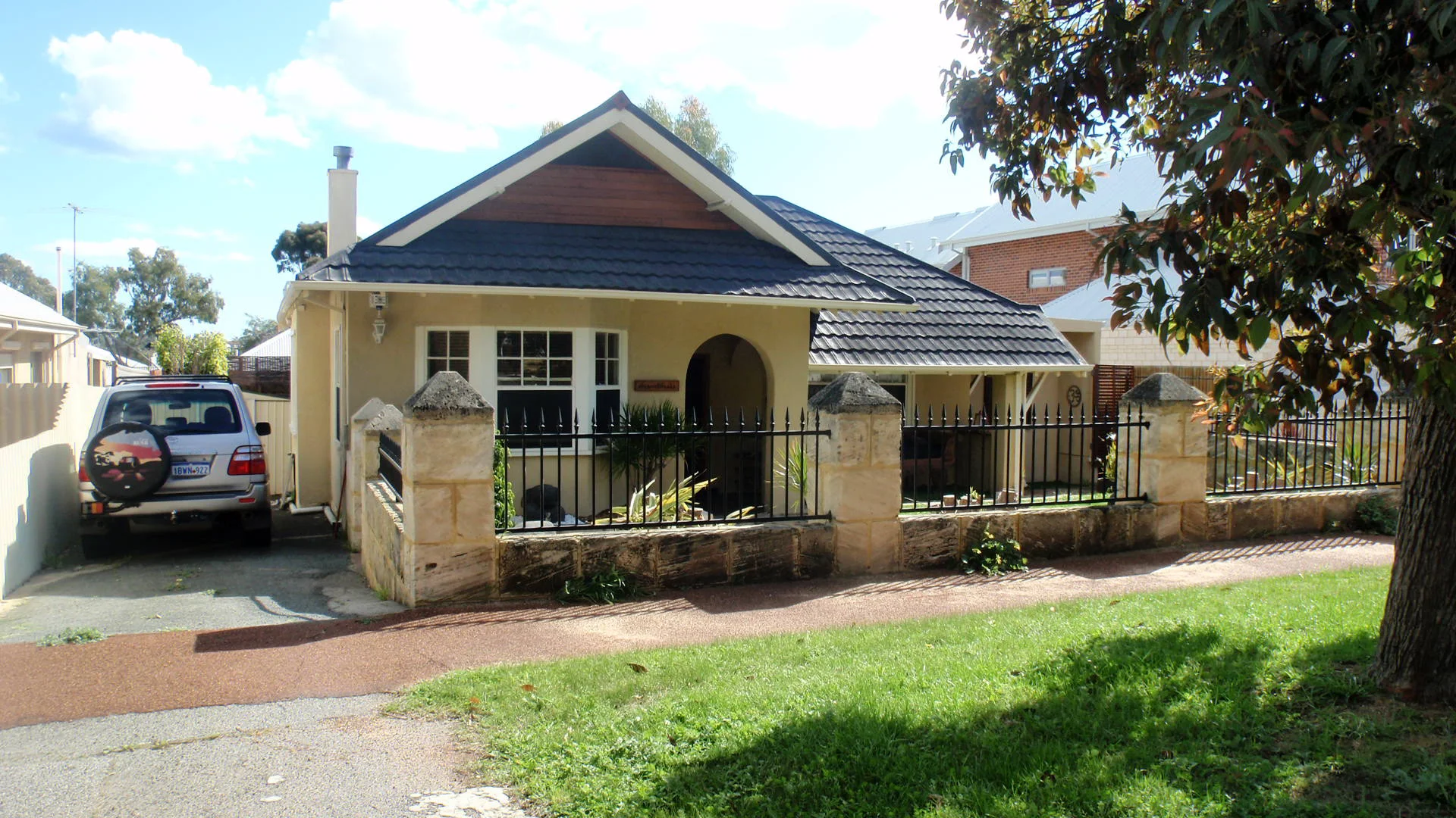 73 Dalgety Street