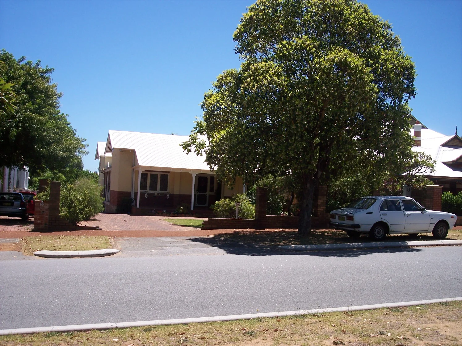 15-12-06 View W 23 Dalgety Street.jpg