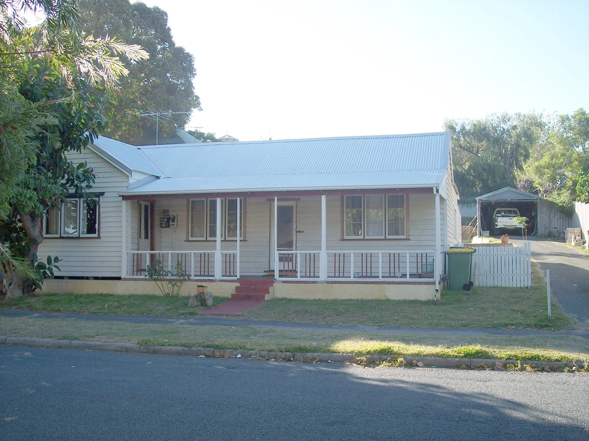 10-5-06 View N 6 Alcester St.jpg